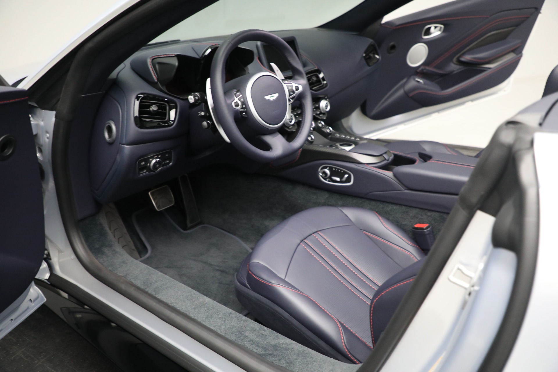 Used-2023-Aston-Martin-Vantage-Roadster