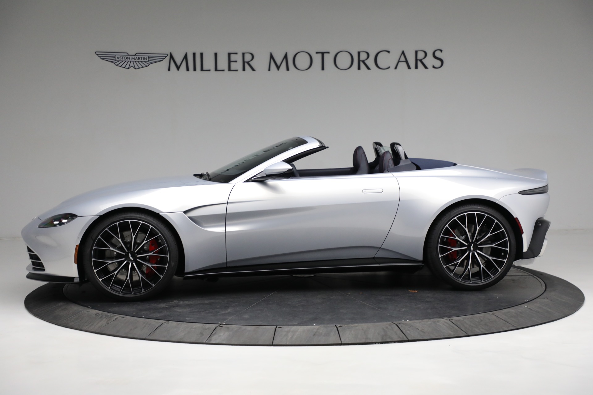 Used-2023-Aston-Martin-Vantage-Roadster
