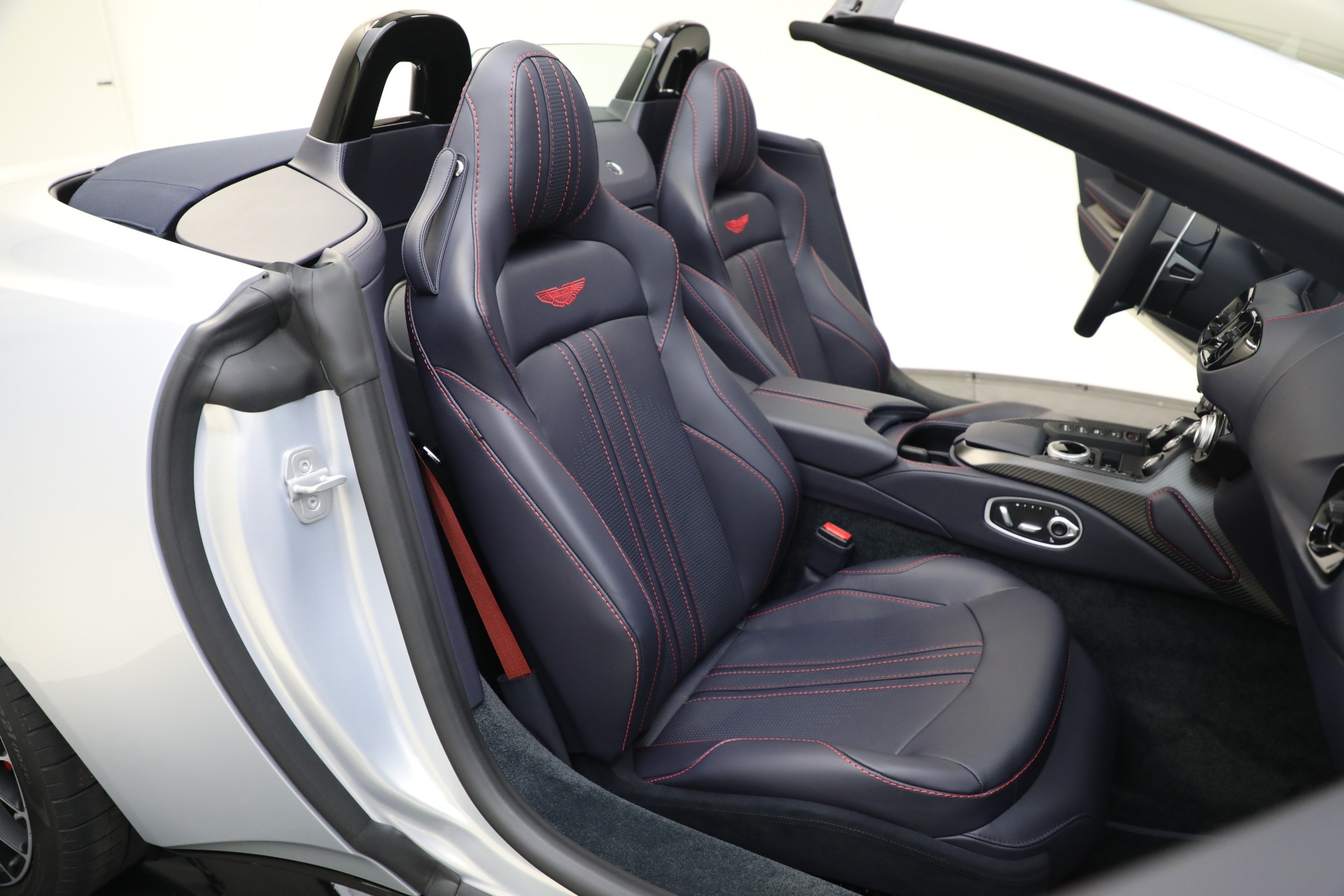 Used-2023-Aston-Martin-Vantage-Roadster