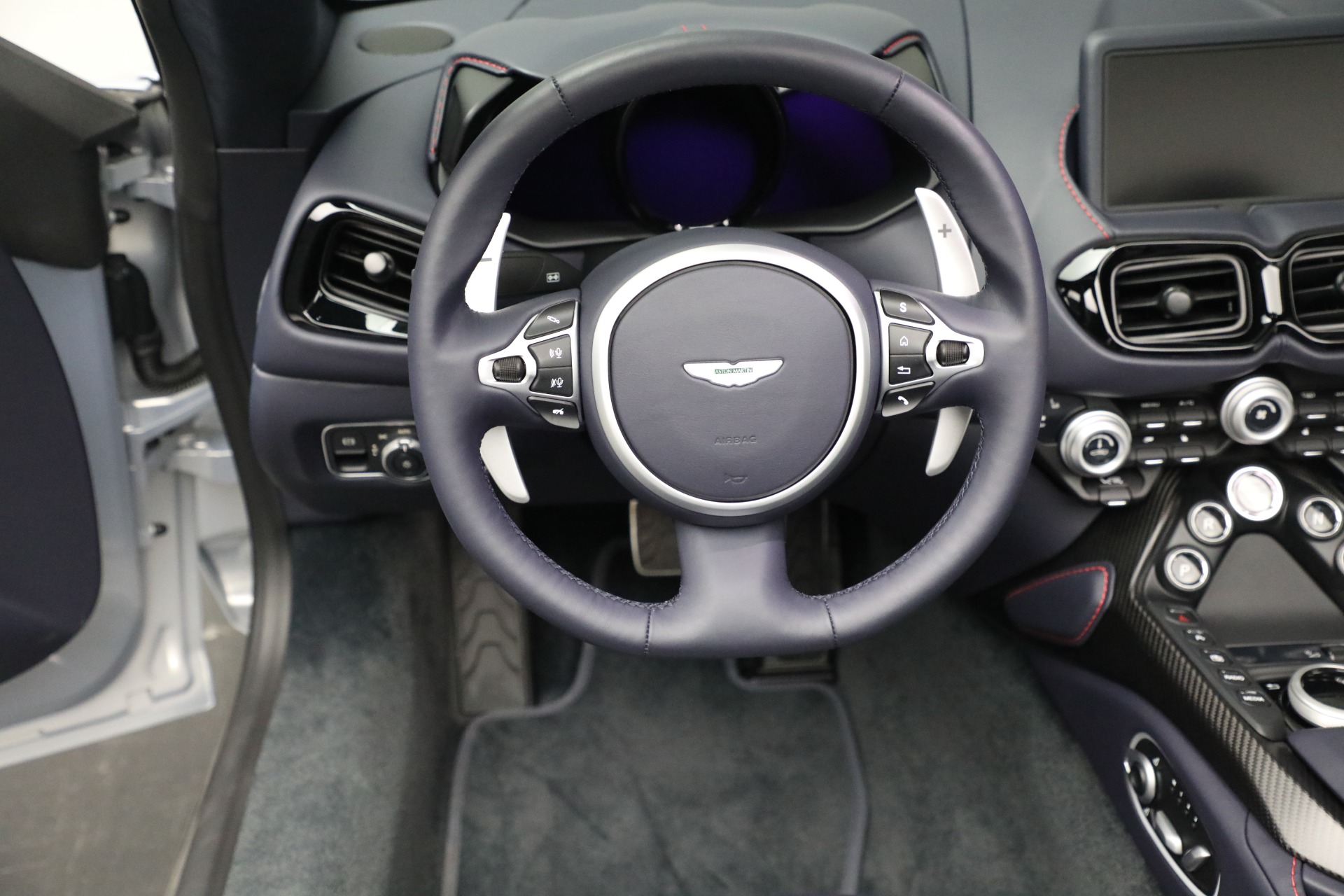 Used-2023-Aston-Martin-Vantage-Roadster