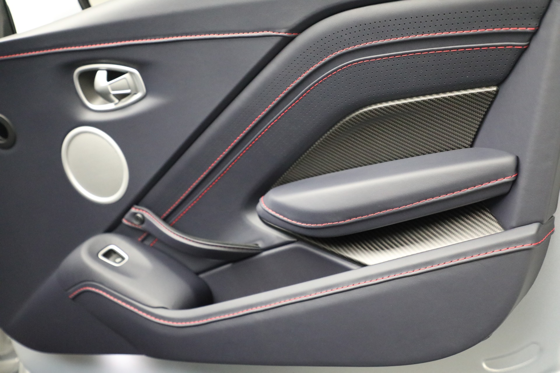 Used-2023-Aston-Martin-Vantage-Roadster