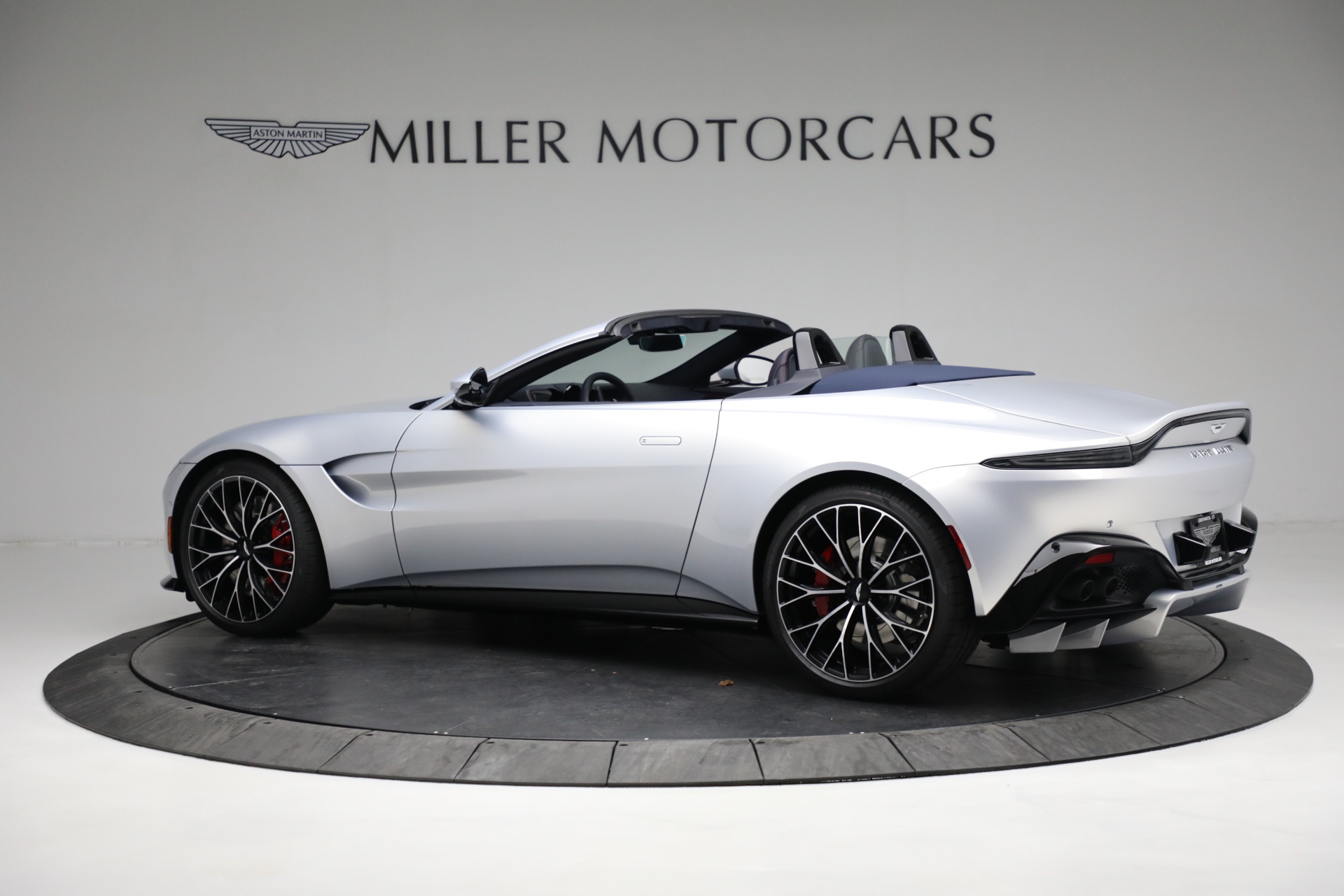 Used-2023-Aston-Martin-Vantage-Roadster