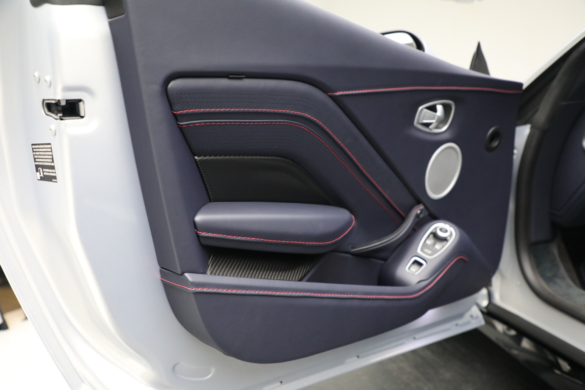 Used-2023-Aston-Martin-Vantage-Roadster