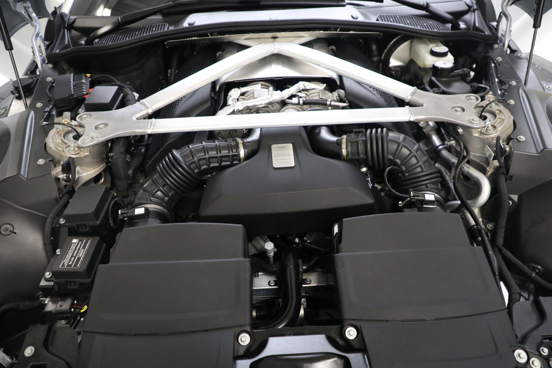 Used-2023-Aston-Martin-Vantage-Roadster