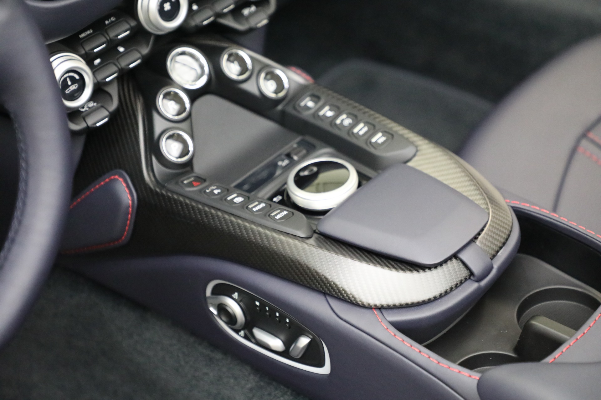 Used-2023-Aston-Martin-Vantage-Roadster