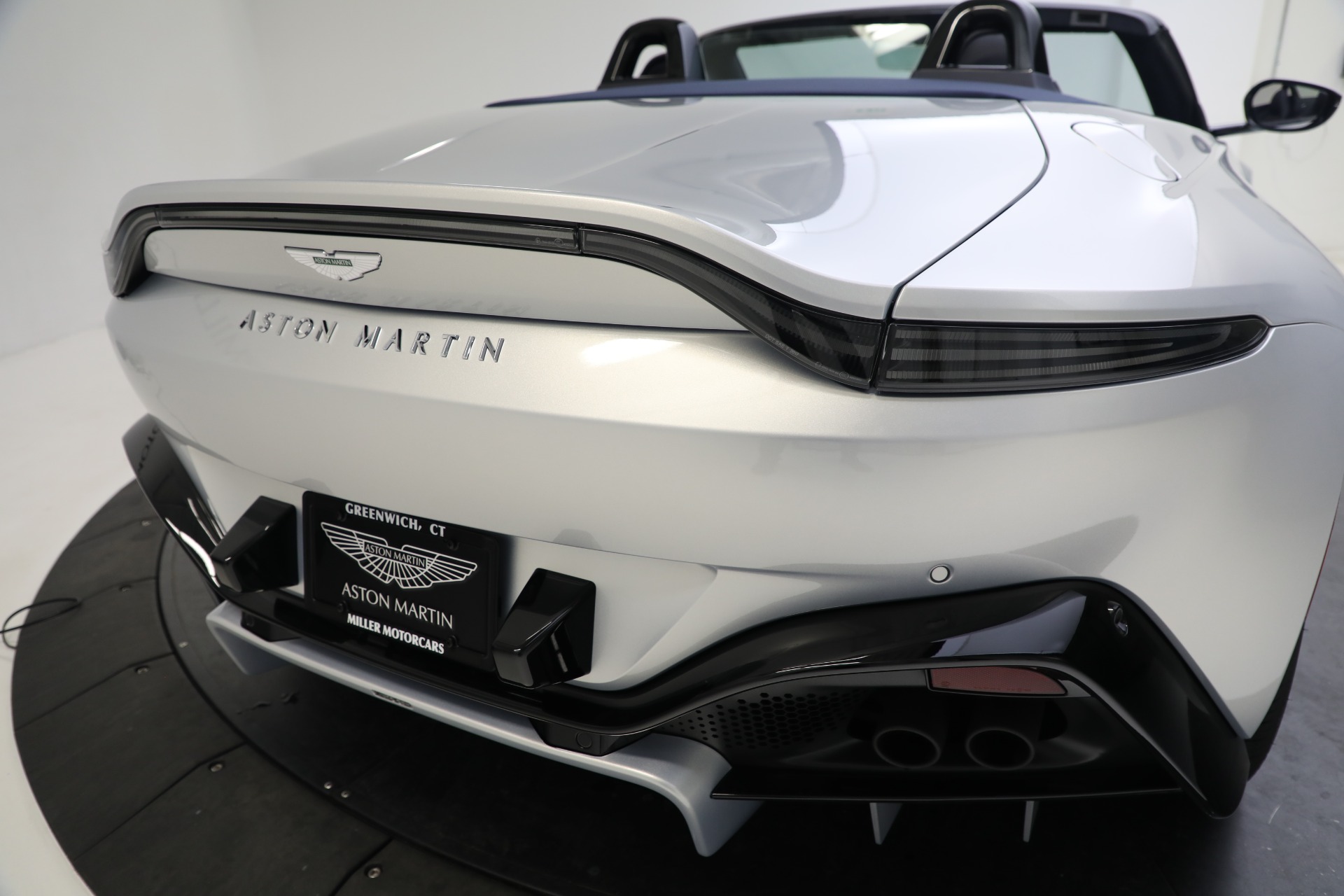 Used-2023-Aston-Martin-Vantage-Roadster