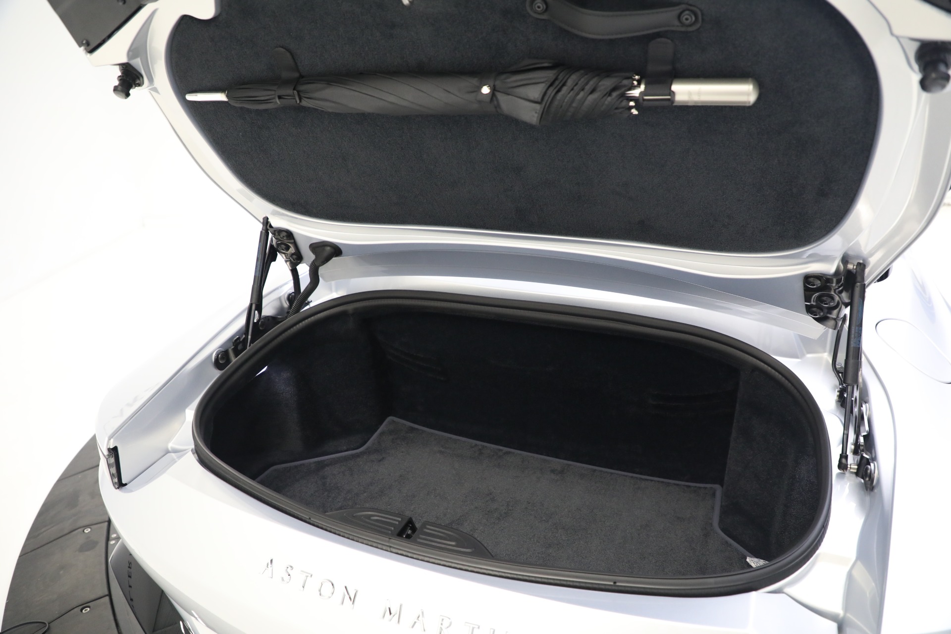 Used-2023-Aston-Martin-Vantage-Roadster