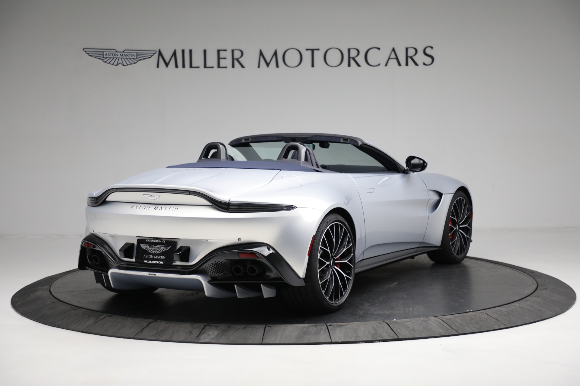Used-2023-Aston-Martin-Vantage-Roadster