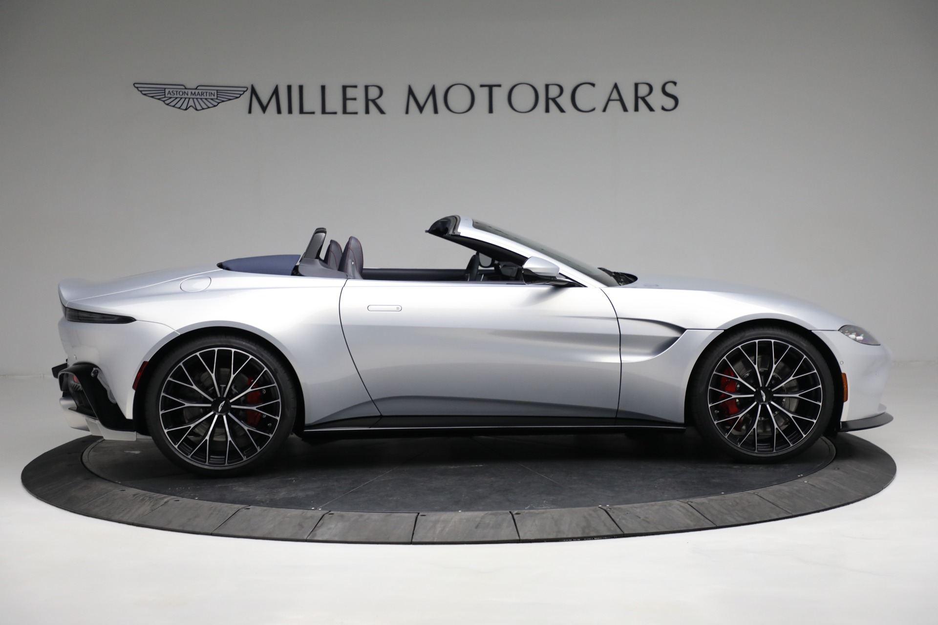 Used-2023-Aston-Martin-Vantage-Roadster