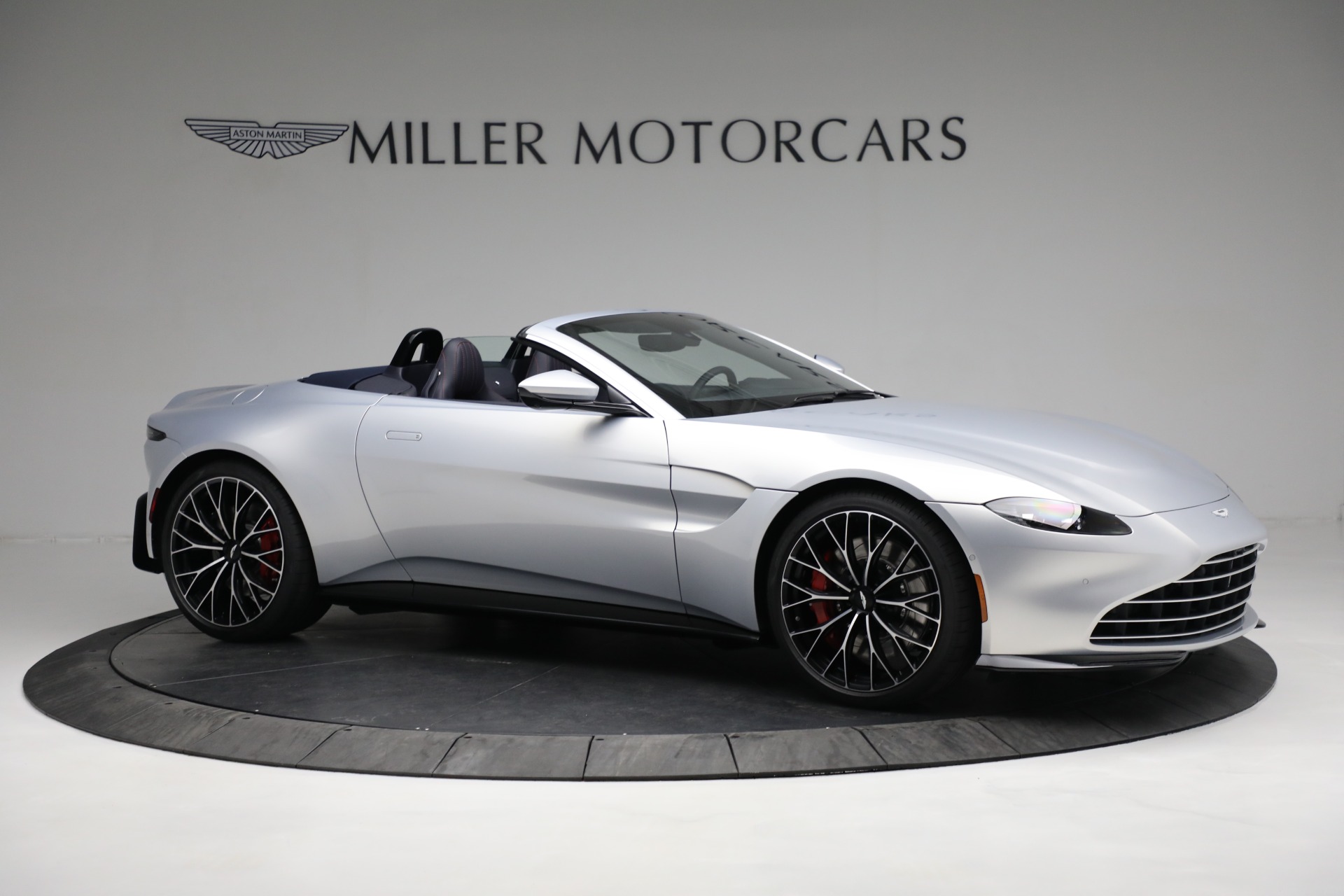 Used-2023-Aston-Martin-Vantage-Roadster