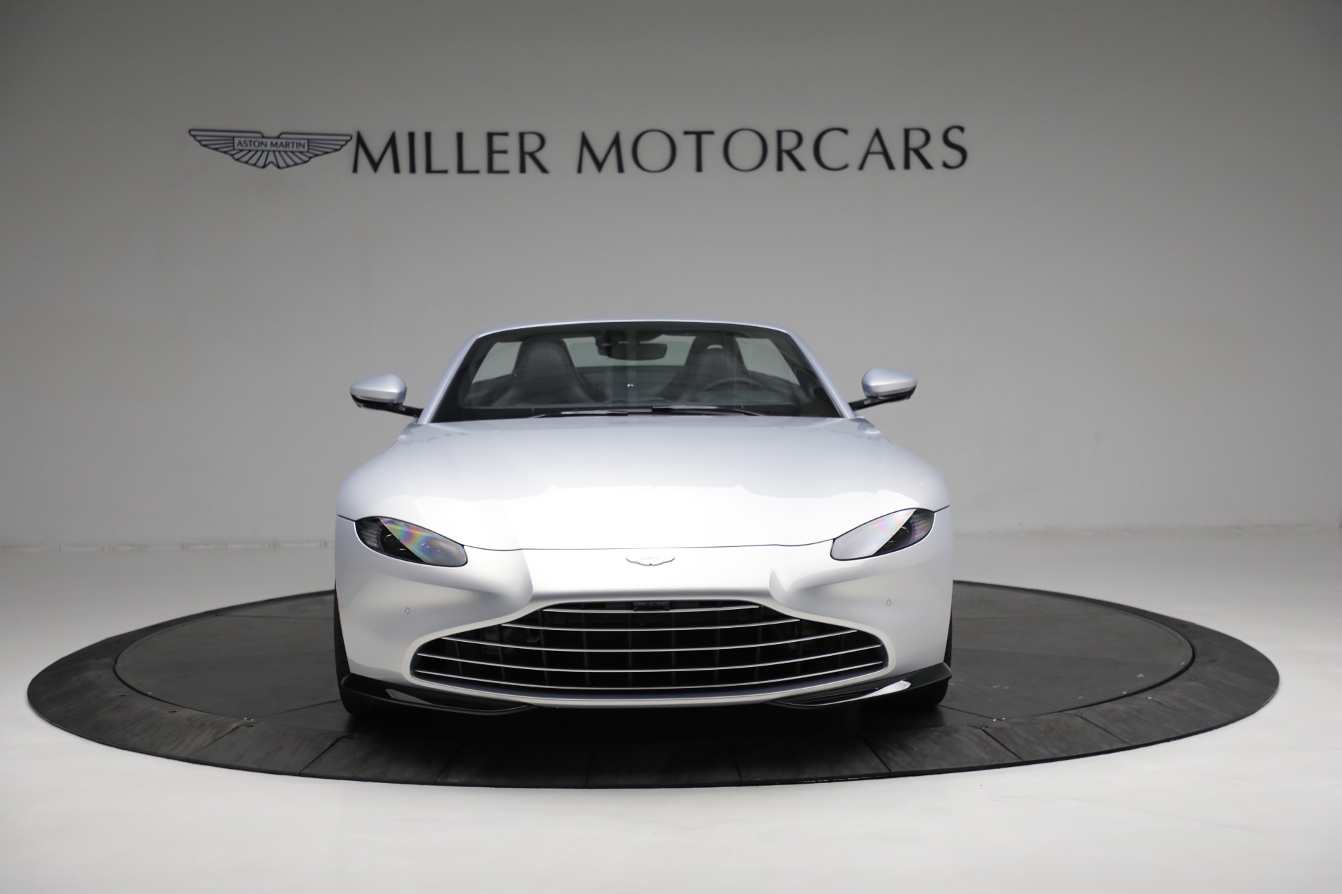 Used-2023-Aston-Martin-Vantage-Roadster