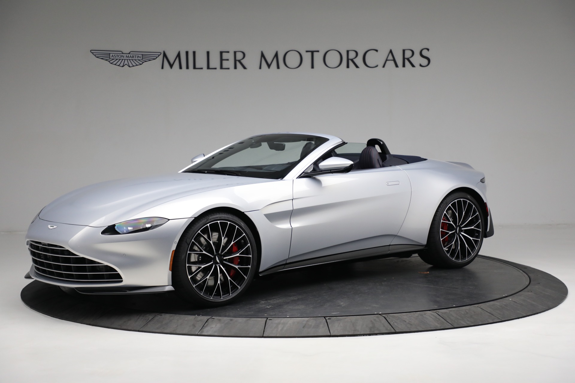 Used-2023-Aston-Martin-Vantage-Roadster