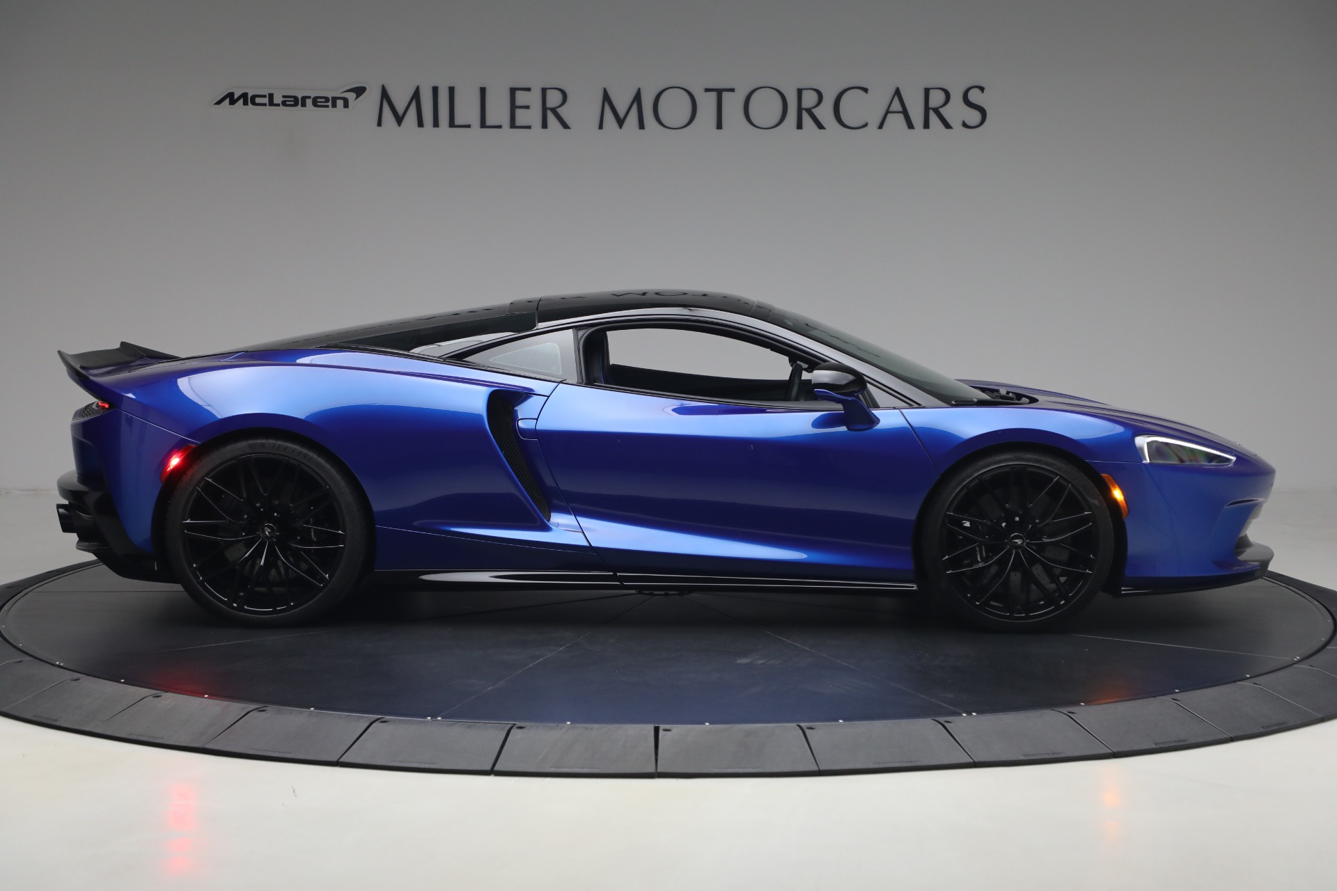 Used-2023-McLaren-GT-Luxe