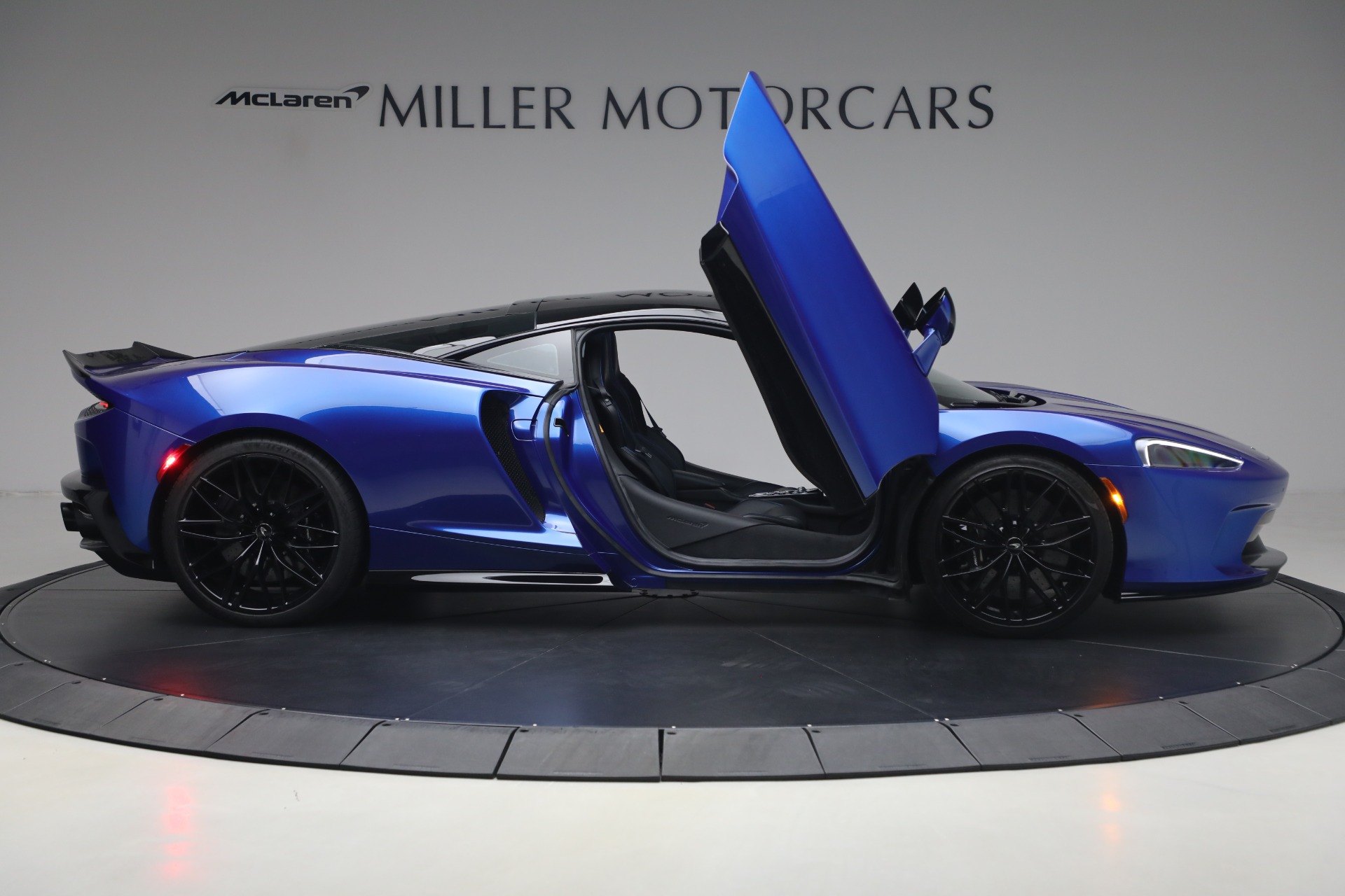 Used-2023-McLaren-GT-Luxe
