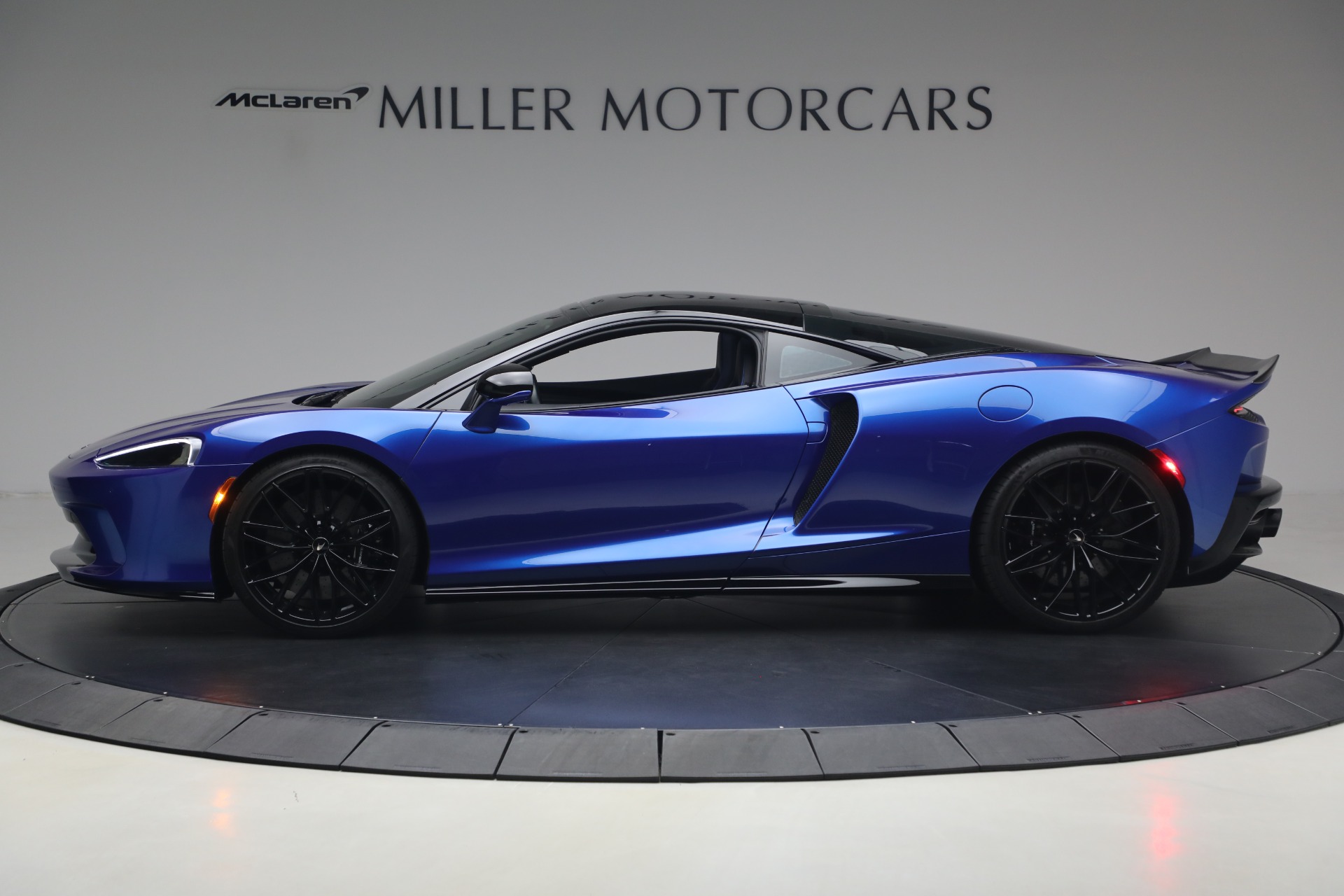 Used-2023-McLaren-GT-Luxe