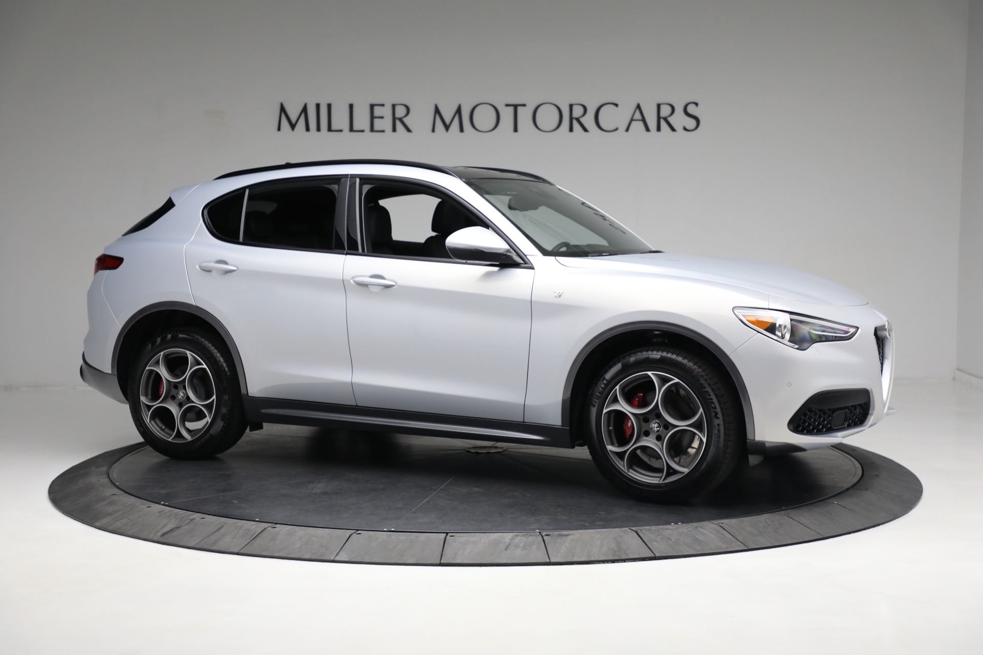 New-2022-Alfa-Romeo-Stelvio-Ti