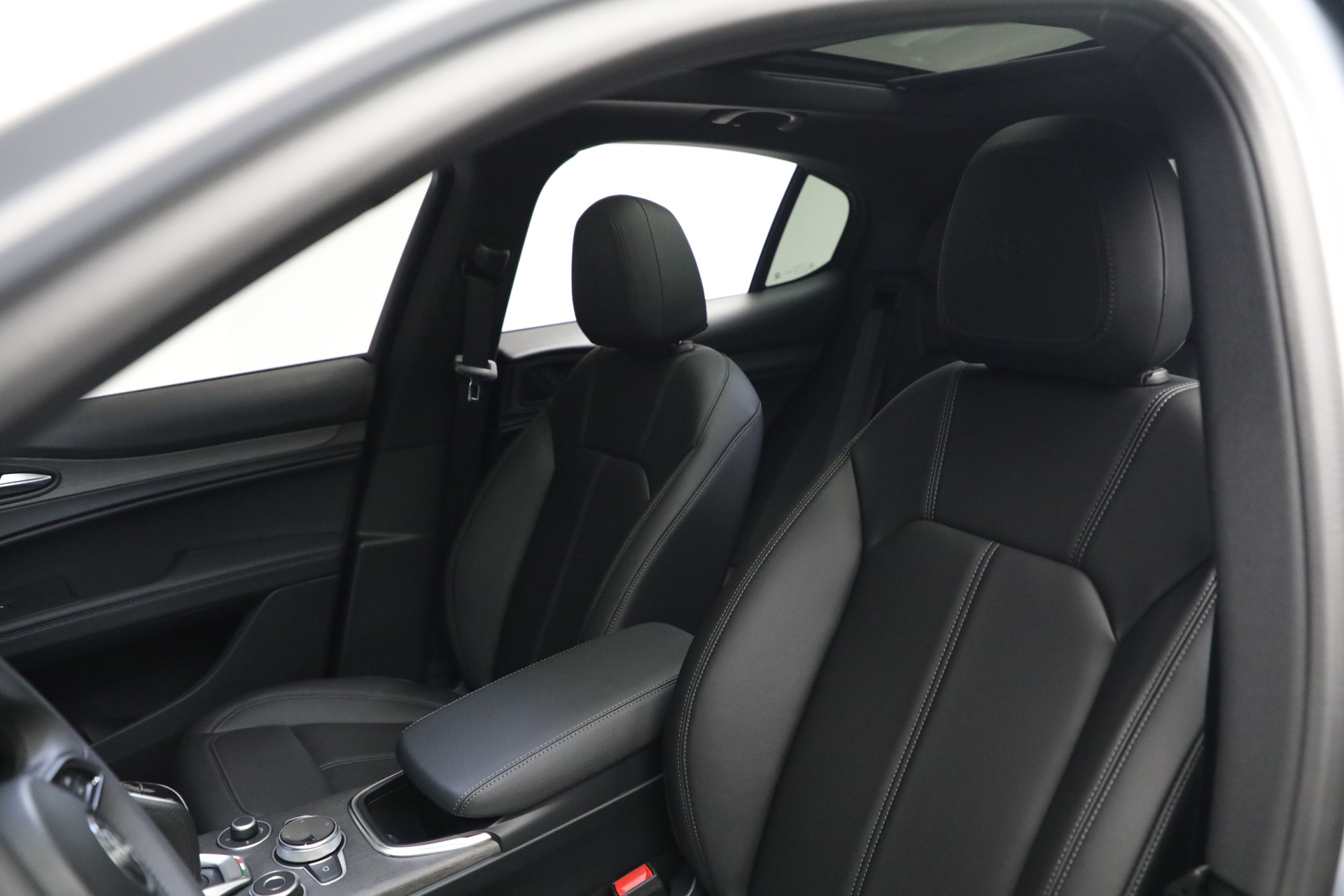 New-2022-Alfa-Romeo-Stelvio-Ti