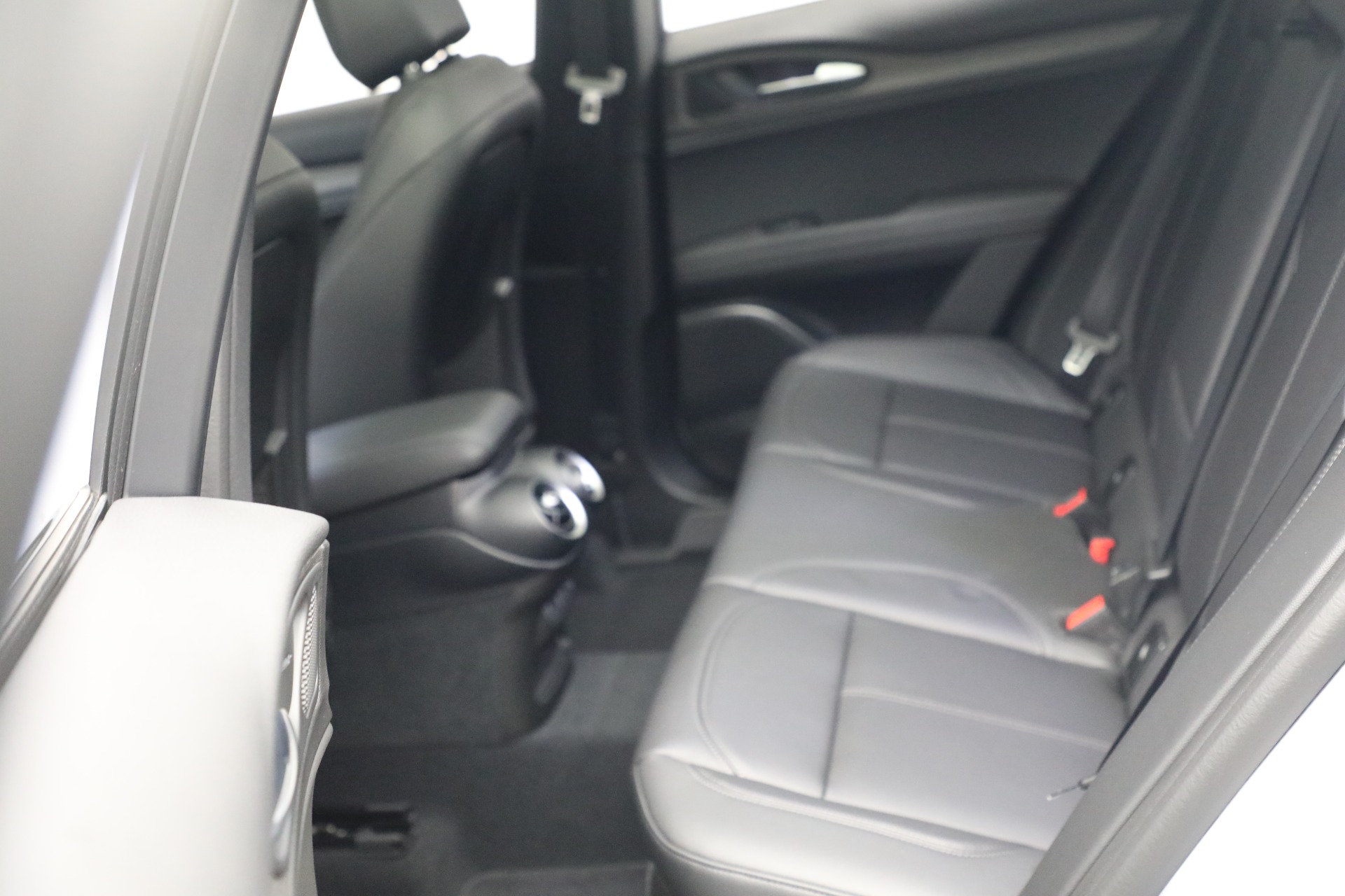 New-2022-Alfa-Romeo-Stelvio-Ti