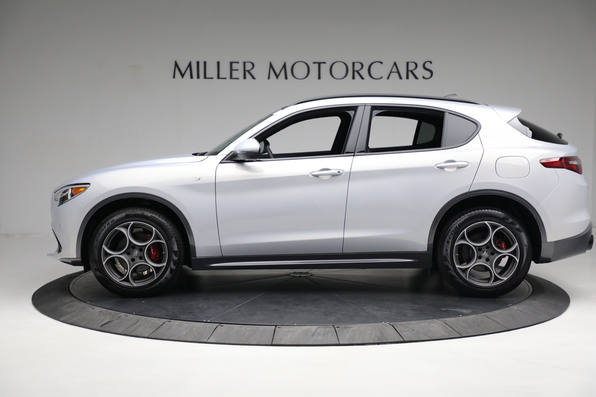 New-2022-Alfa-Romeo-Stelvio-Ti