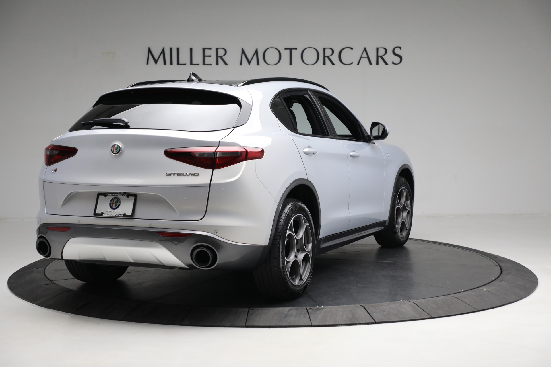 New-2022-Alfa-Romeo-Stelvio-Ti