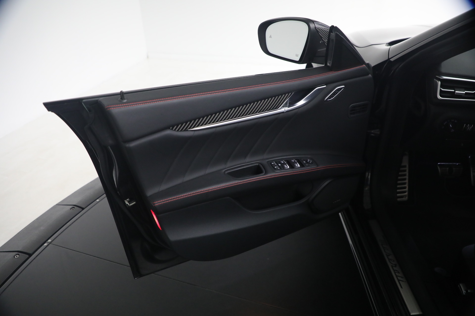 Used-2023-Maserati-Ghibli-Modena-Q4