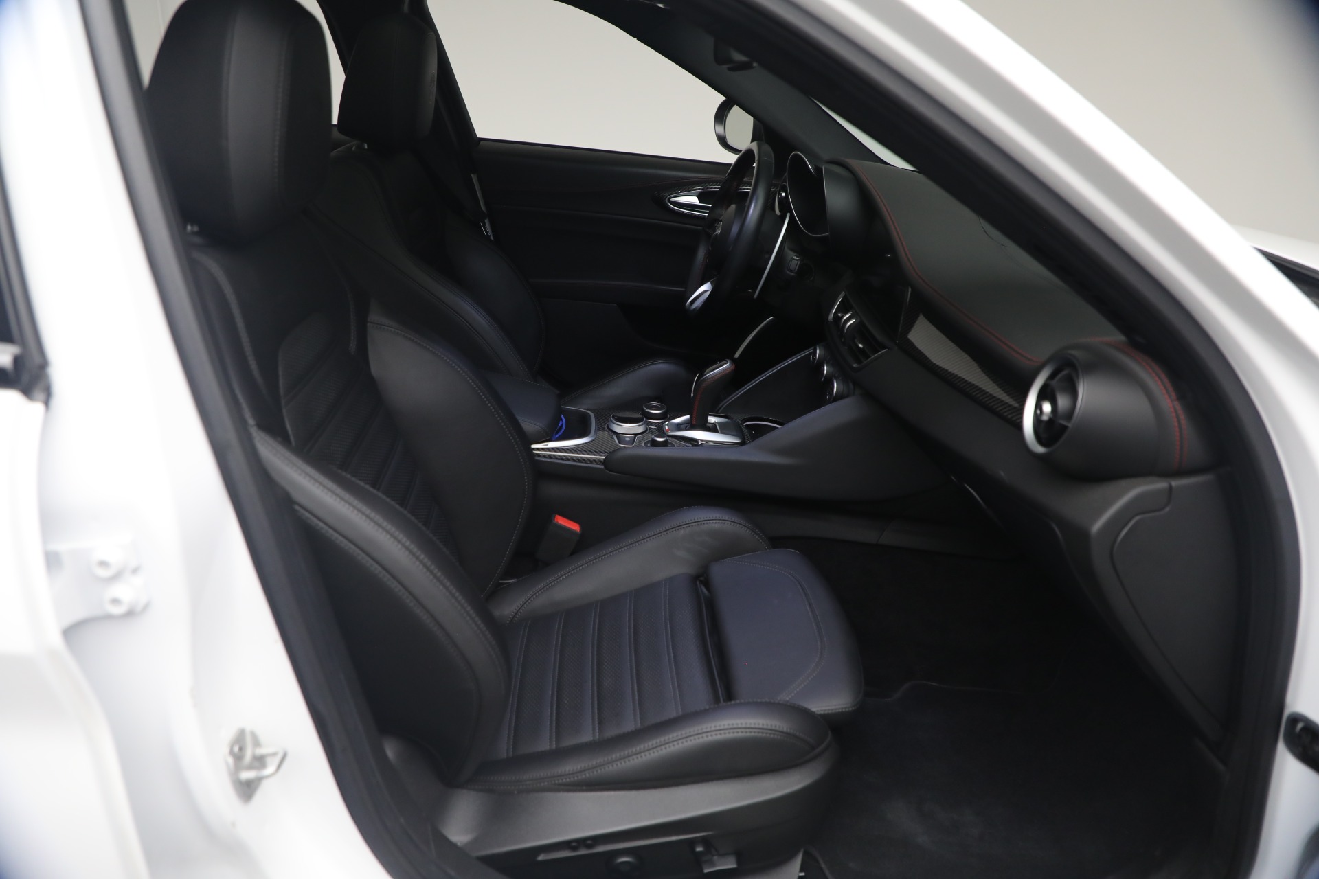 Used-2023-Alfa-Romeo-Giulia-Estrema
