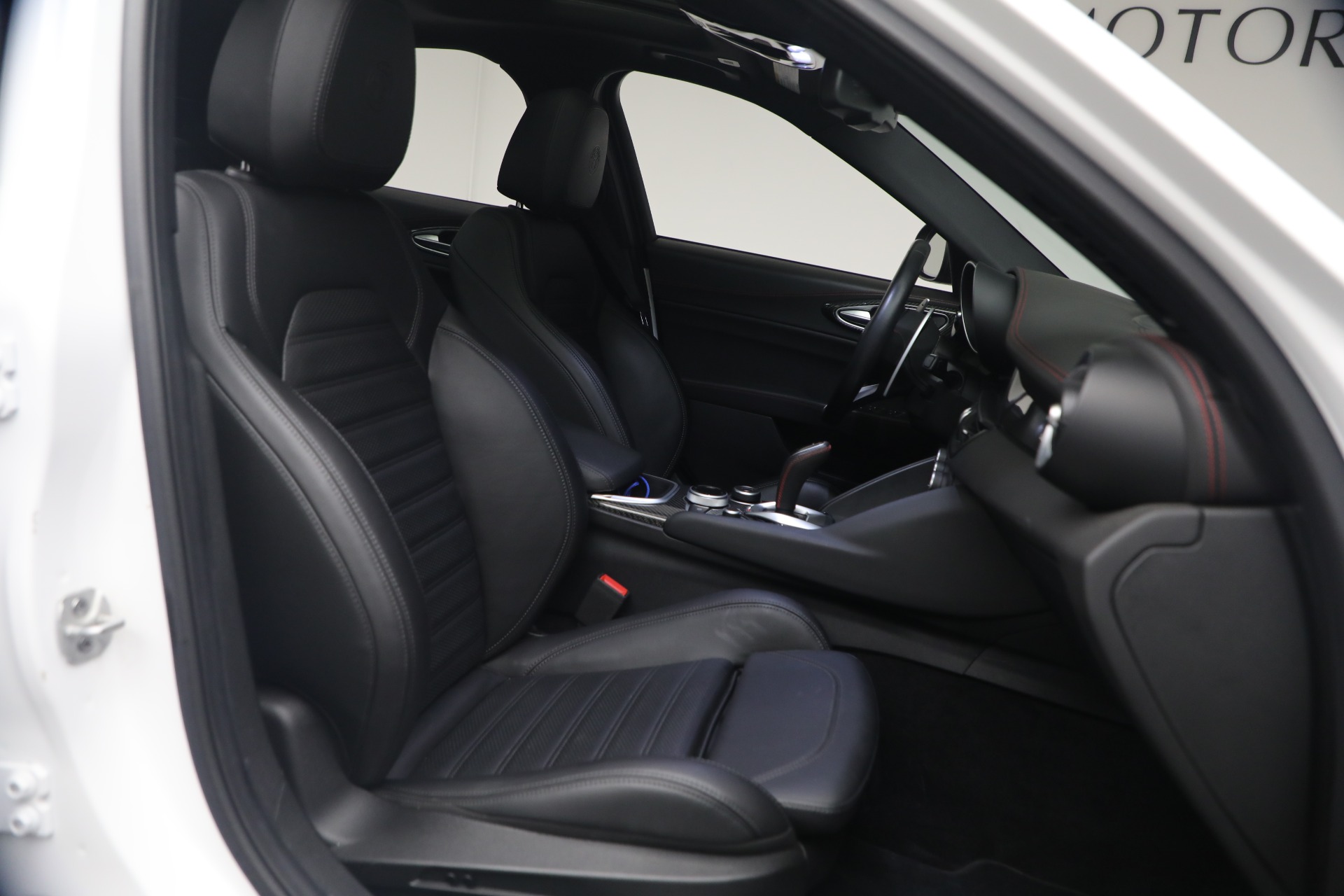 Used-2023-Alfa-Romeo-Giulia-Estrema