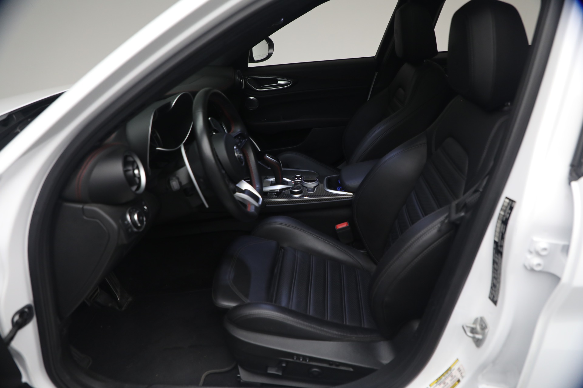 Used-2023-Alfa-Romeo-Giulia-Estrema