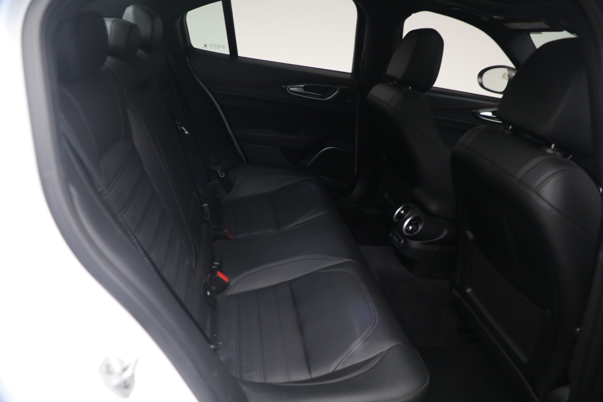 Used-2023-Alfa-Romeo-Giulia-Estrema