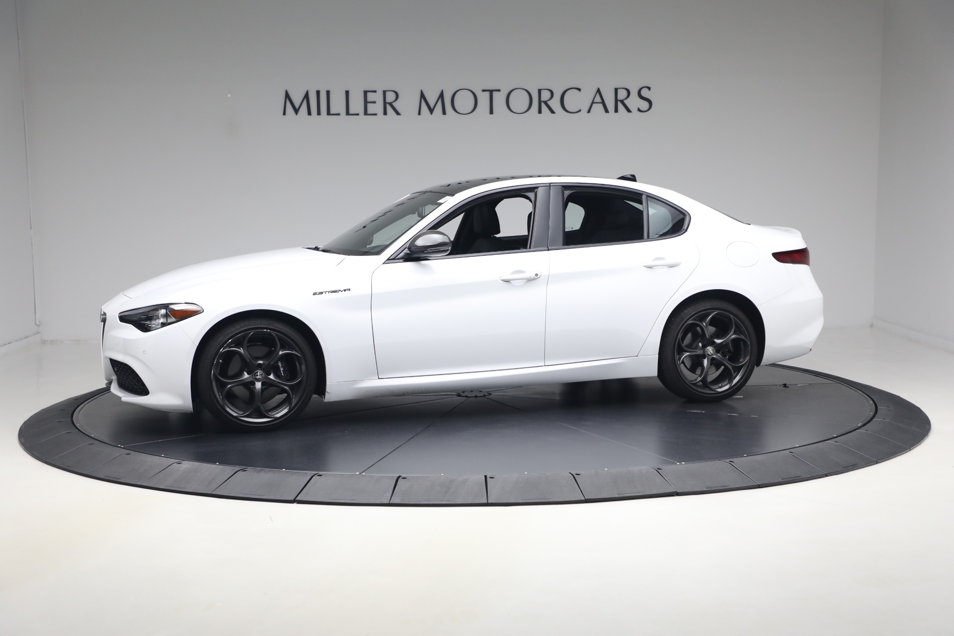Used-2023-Alfa-Romeo-Giulia-Estrema
