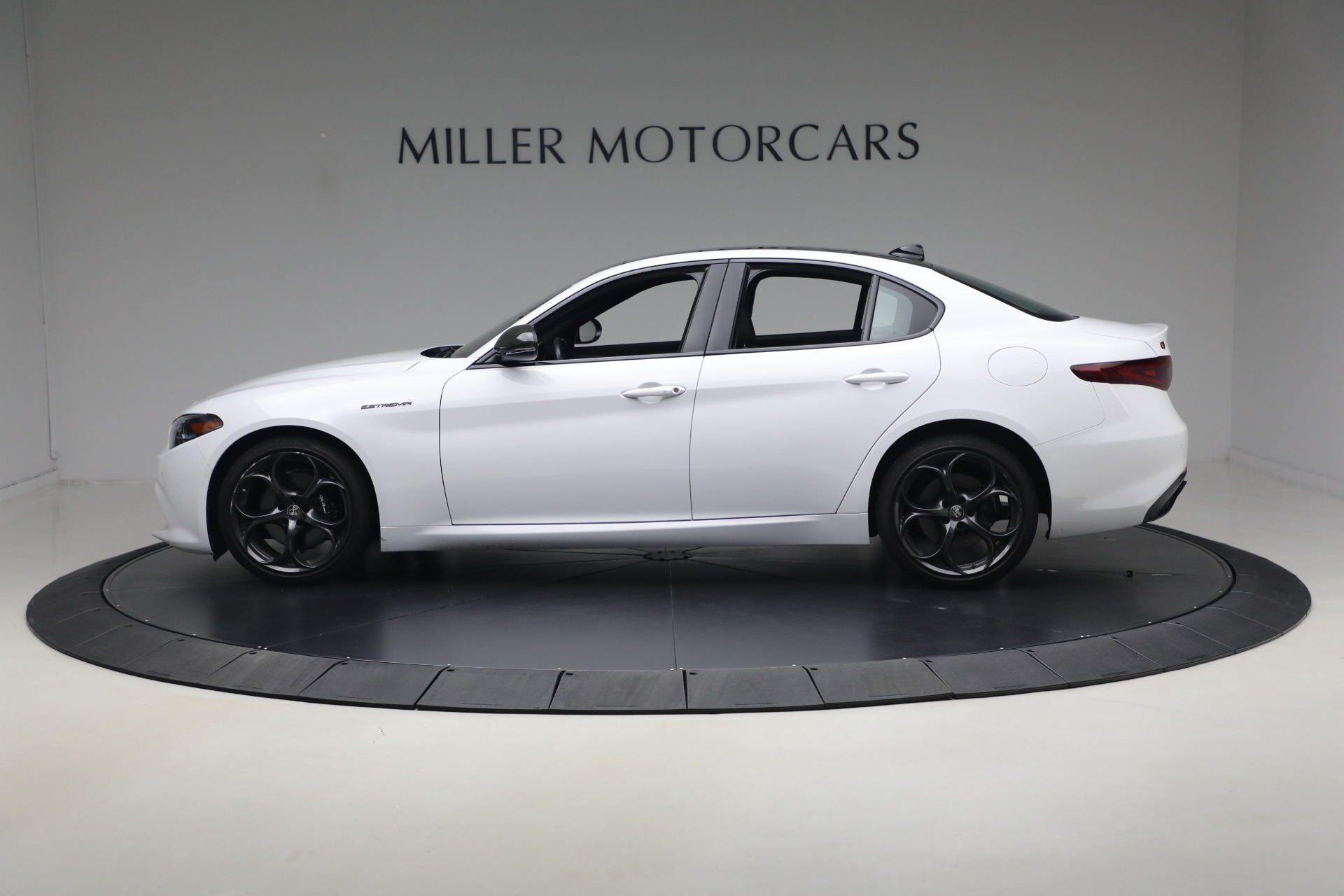 Used-2023-Alfa-Romeo-Giulia-Estrema