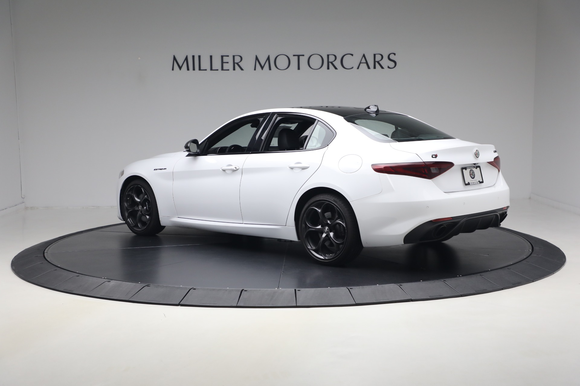 Used-2023-Alfa-Romeo-Giulia-Estrema