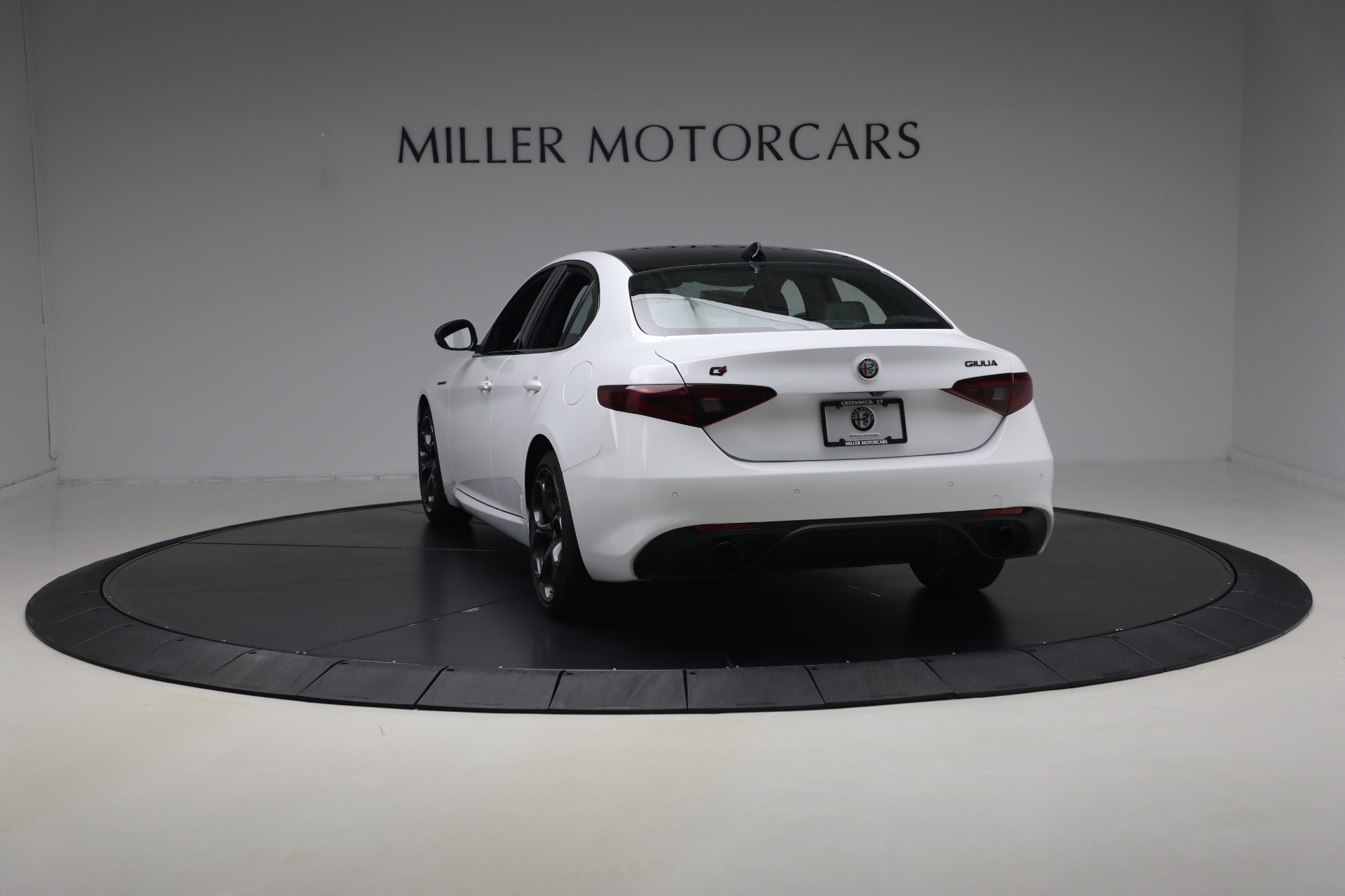 Used-2023-Alfa-Romeo-Giulia-Estrema
