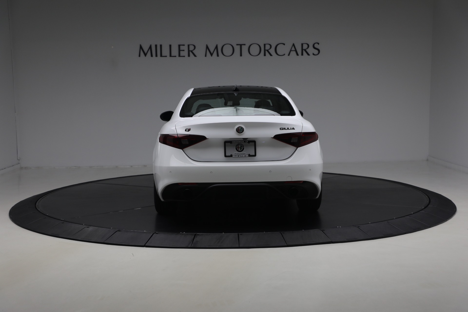 Used-2023-Alfa-Romeo-Giulia-Estrema
