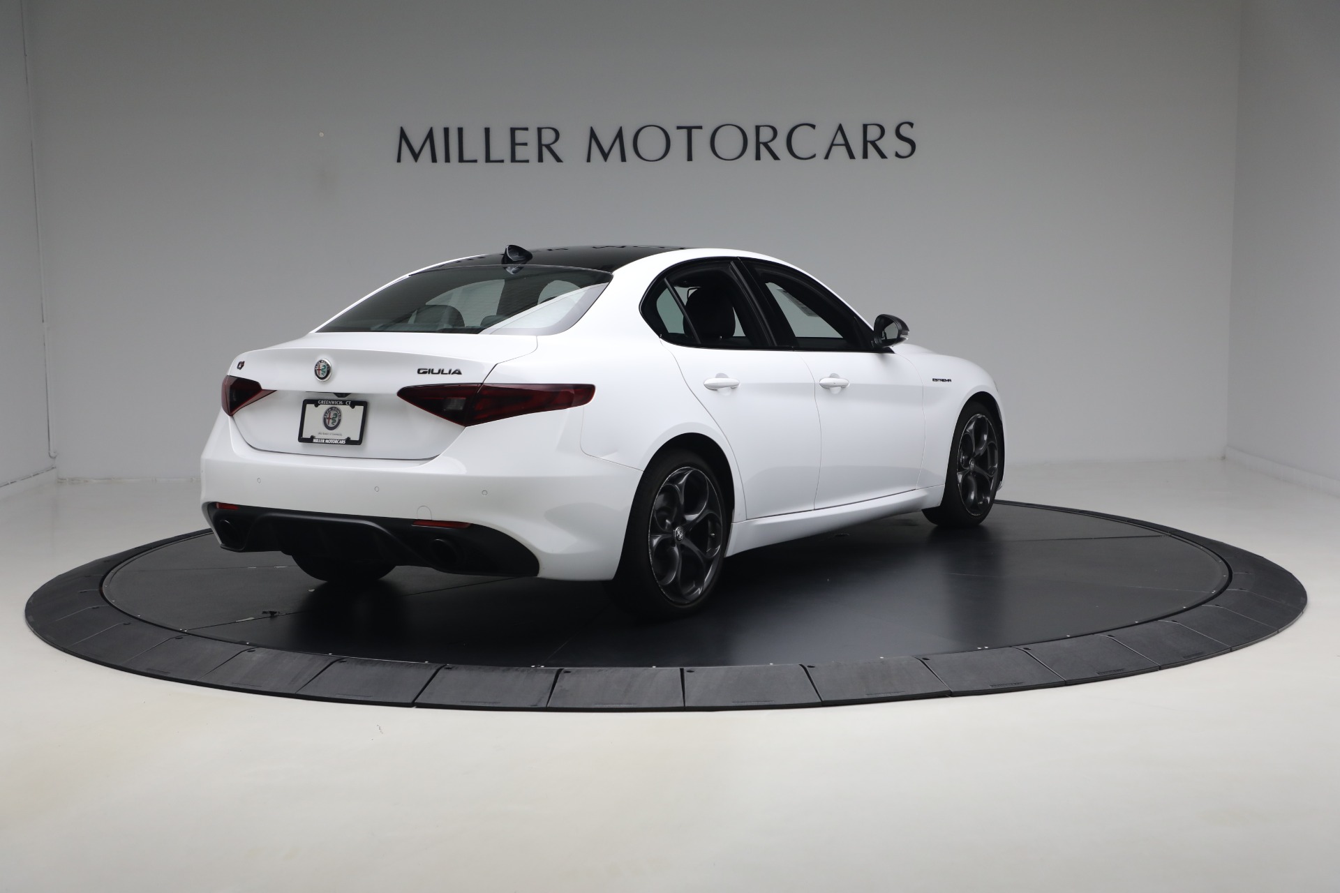 Used-2023-Alfa-Romeo-Giulia-Estrema