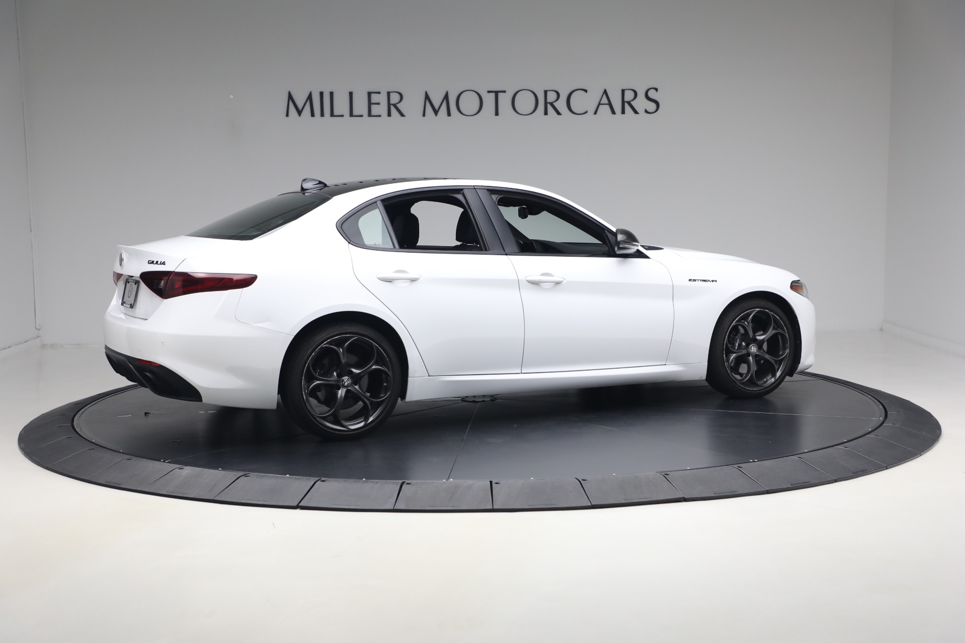 Used-2023-Alfa-Romeo-Giulia-Estrema