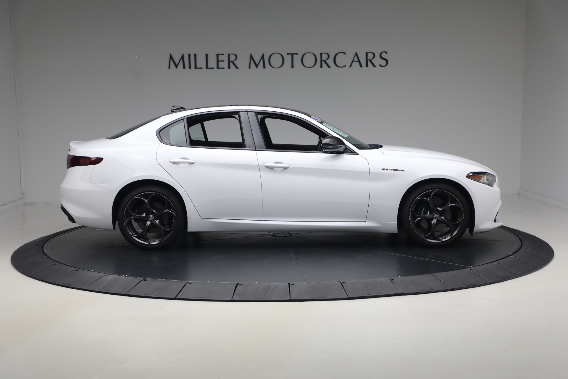Used-2023-Alfa-Romeo-Giulia-Estrema