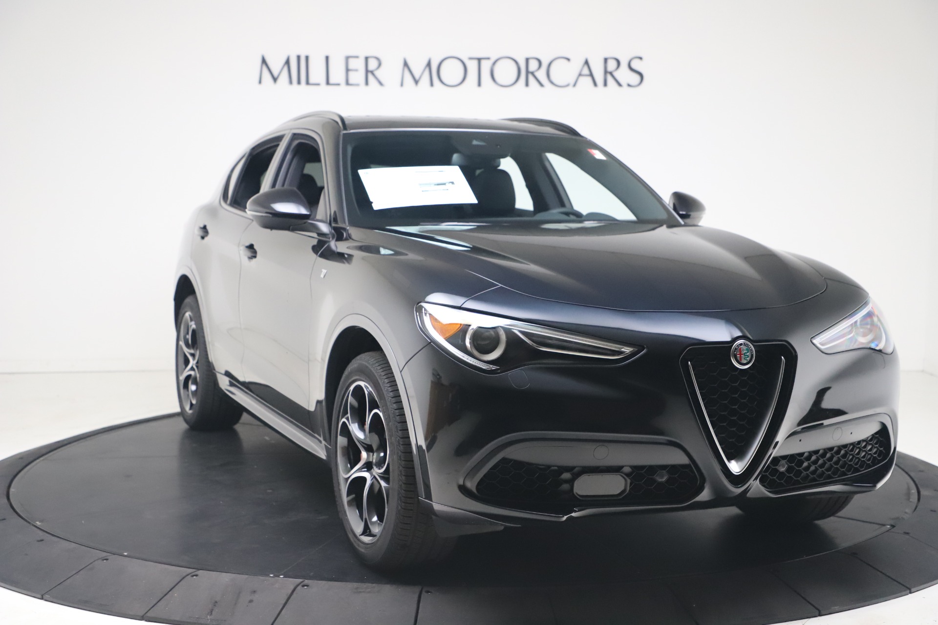 New-2023-Alfa-Romeo-Stelvio-Ti