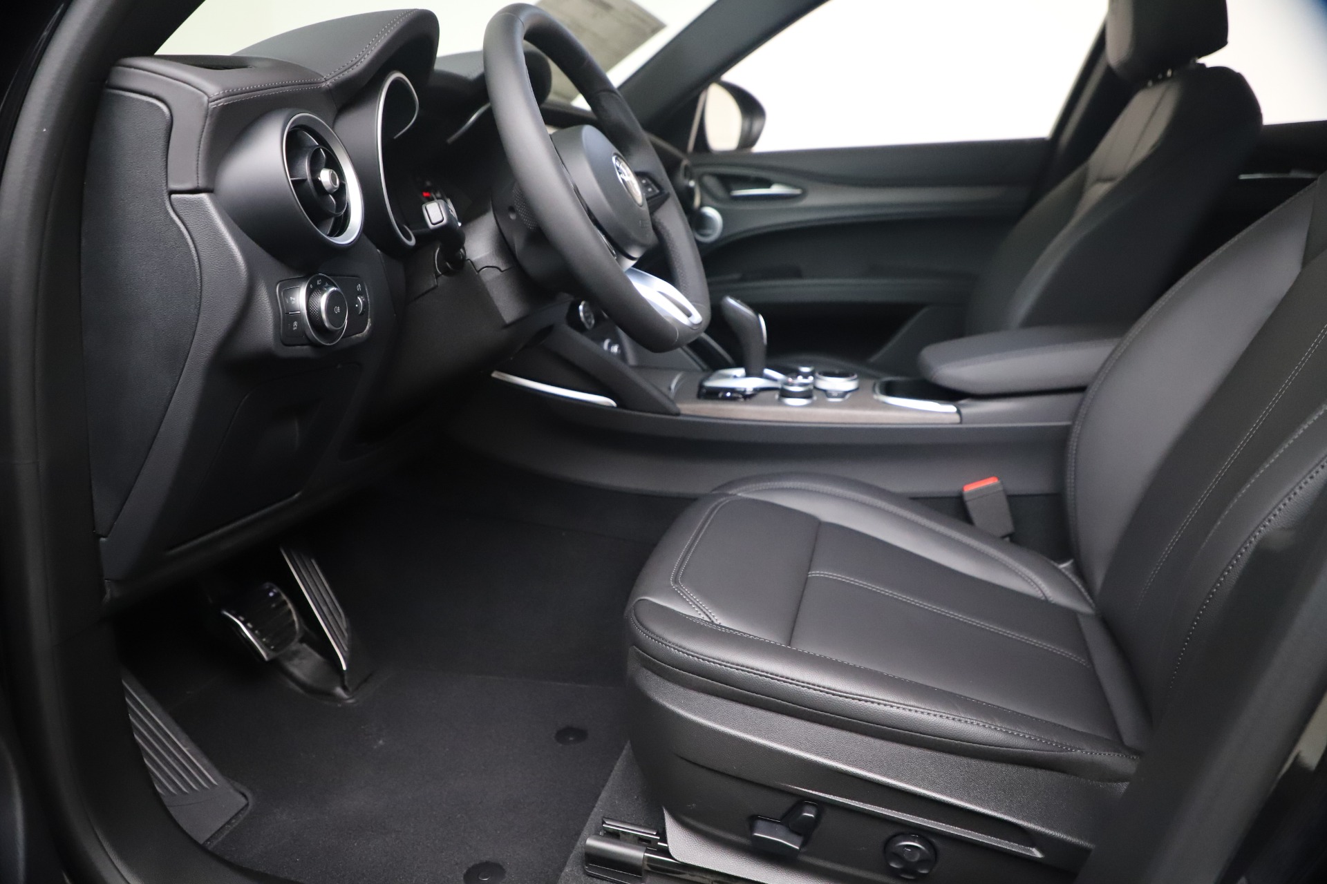 New-2023-Alfa-Romeo-Stelvio-Ti