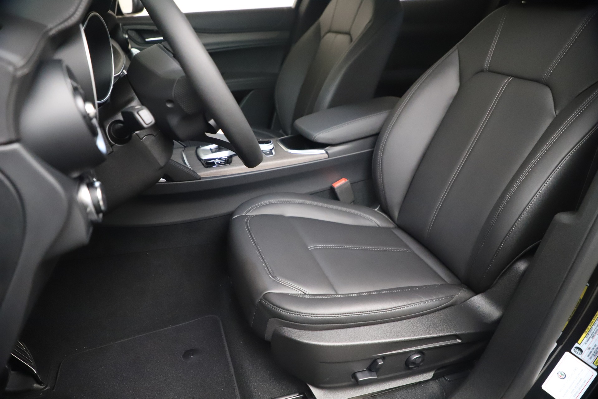 New-2023-Alfa-Romeo-Stelvio-Ti