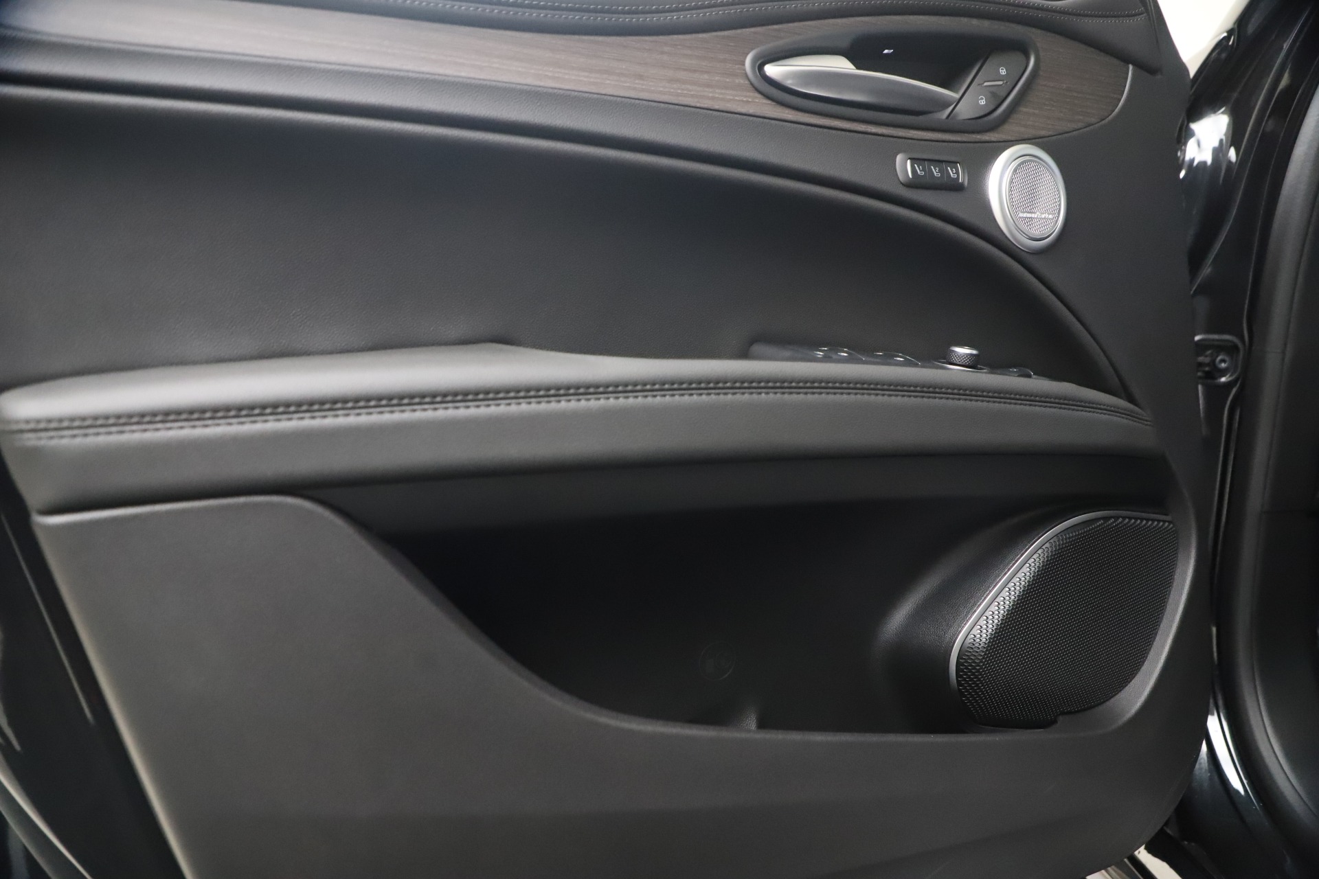 New-2023-Alfa-Romeo-Stelvio-Ti