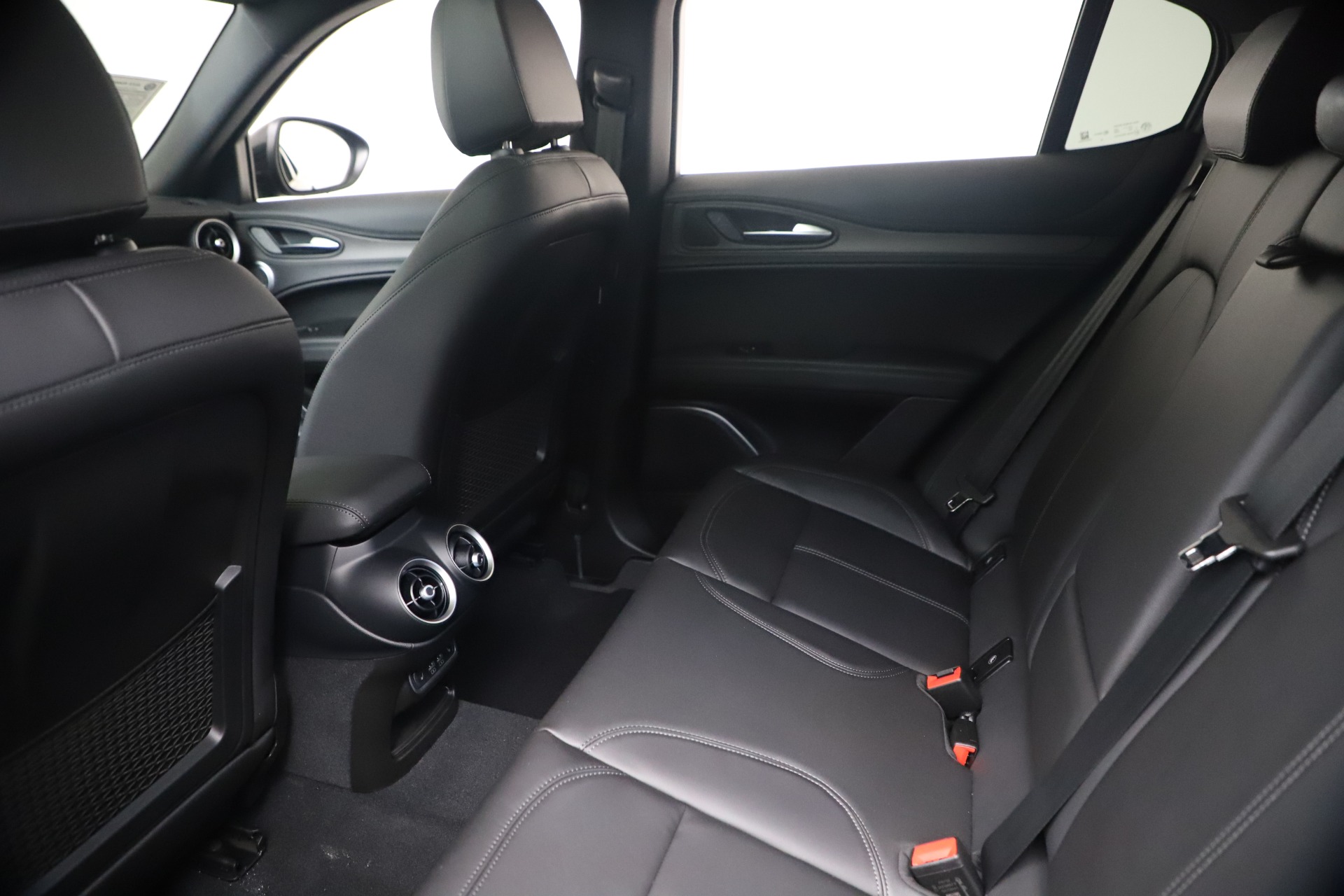 New-2023-Alfa-Romeo-Stelvio-Ti