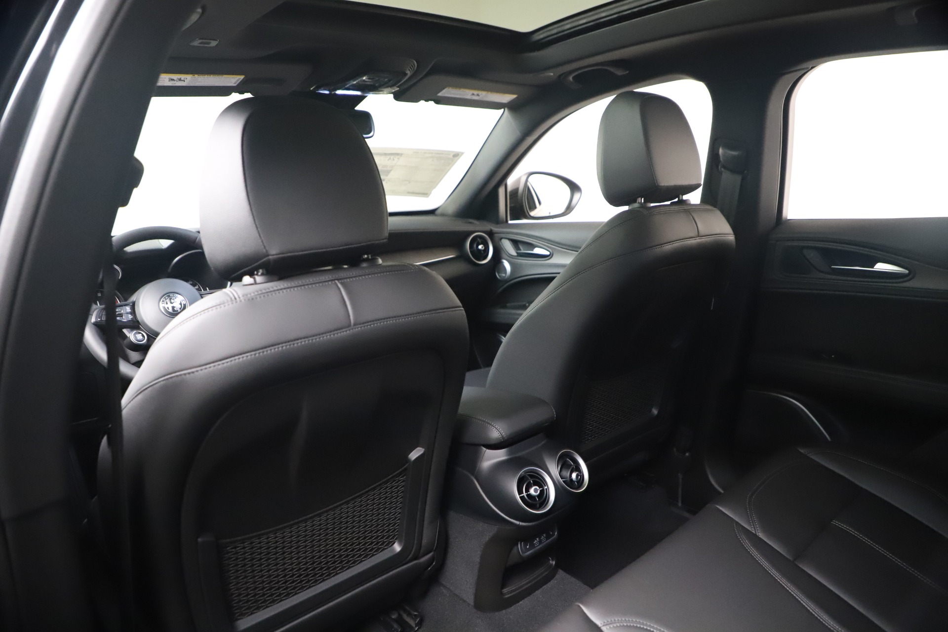 New-2023-Alfa-Romeo-Stelvio-Ti