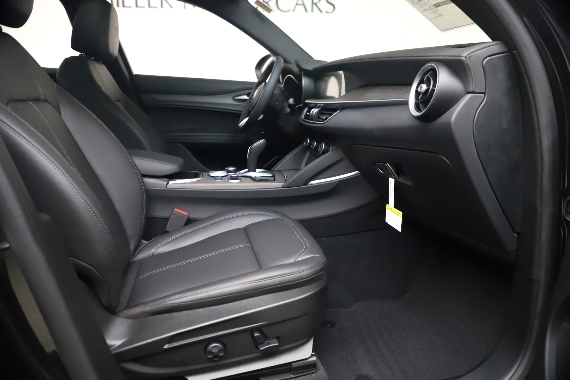 New-2023-Alfa-Romeo-Stelvio-Ti