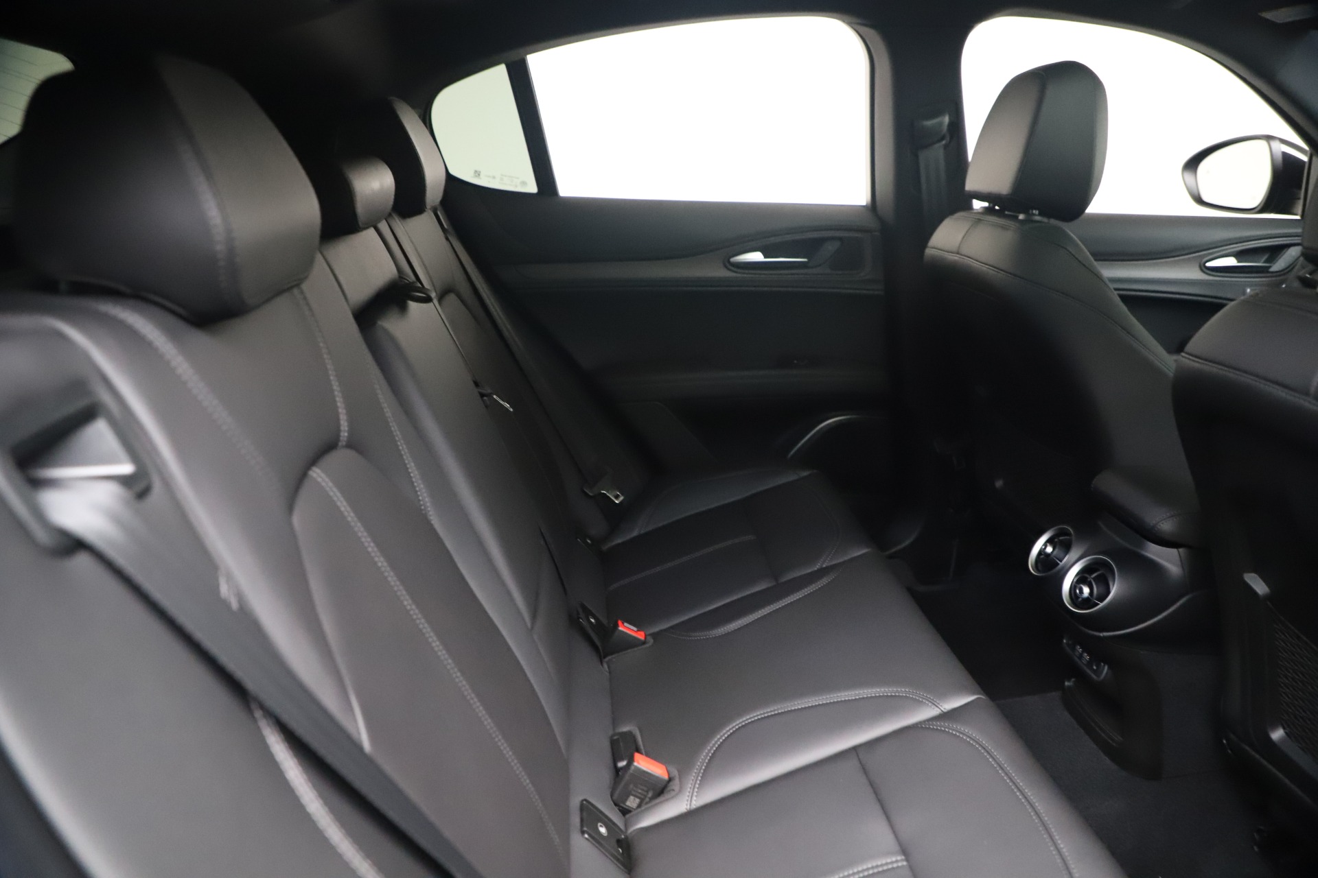 New-2023-Alfa-Romeo-Stelvio-Ti