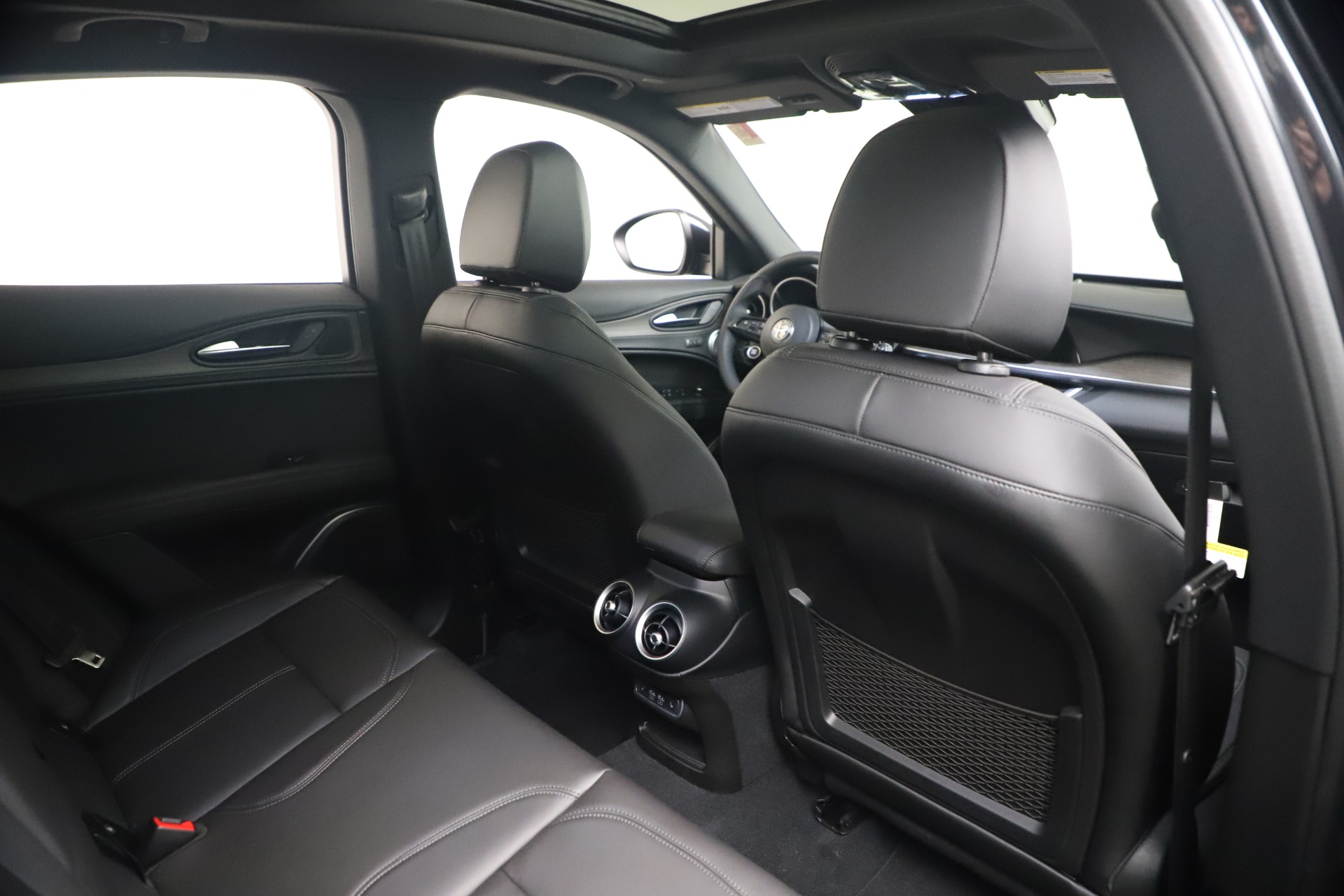 New-2023-Alfa-Romeo-Stelvio-Ti