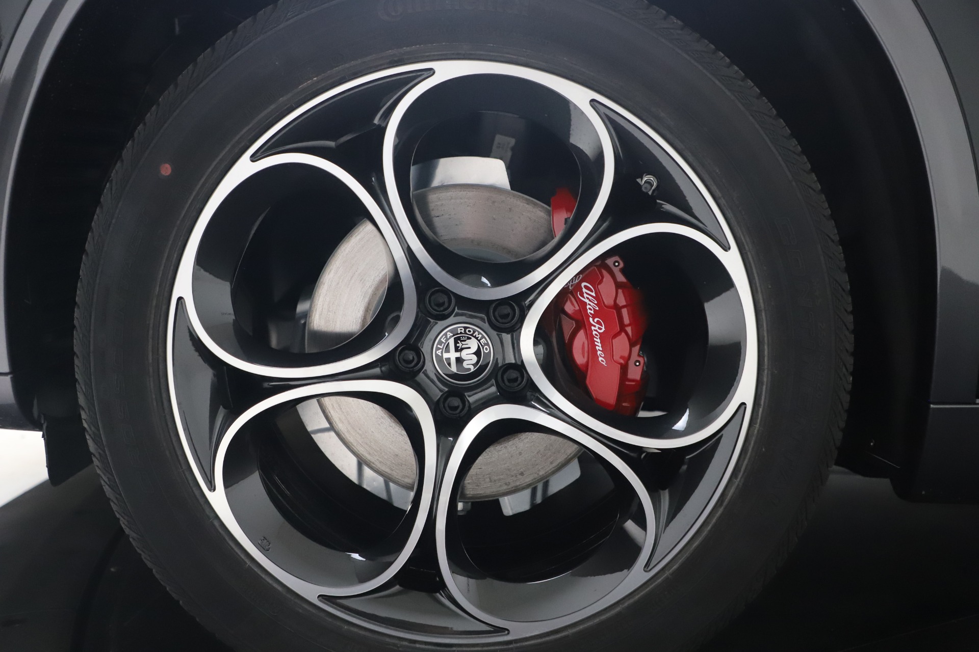 New-2023-Alfa-Romeo-Stelvio-Ti