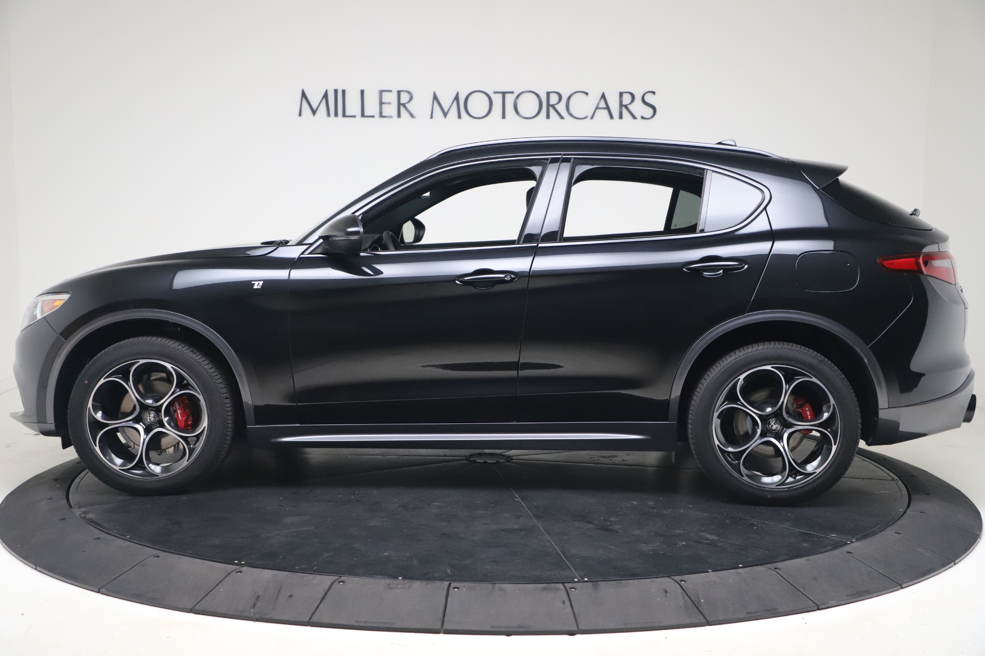 New-2023-Alfa-Romeo-Stelvio-Ti