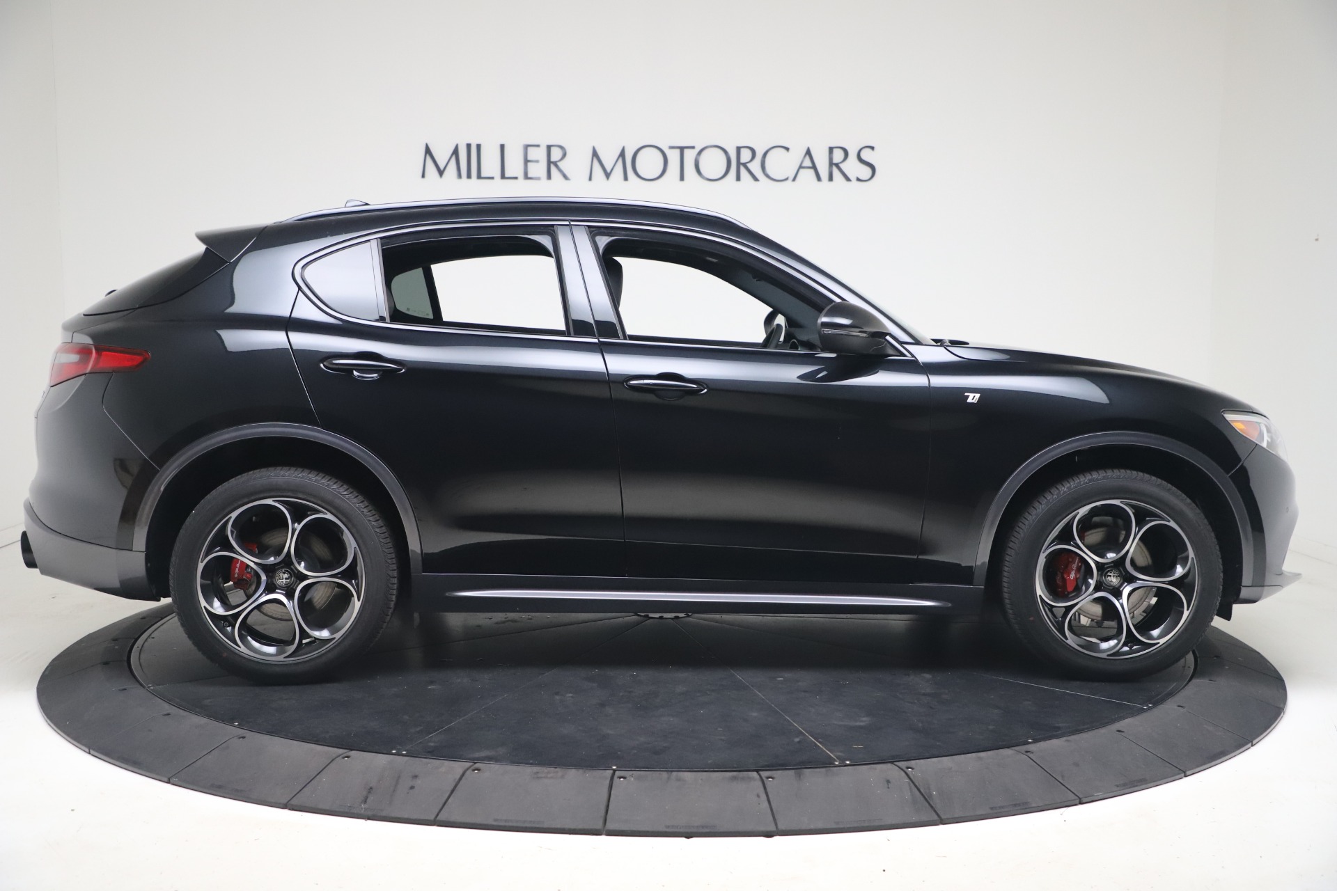 New-2023-Alfa-Romeo-Stelvio-Ti