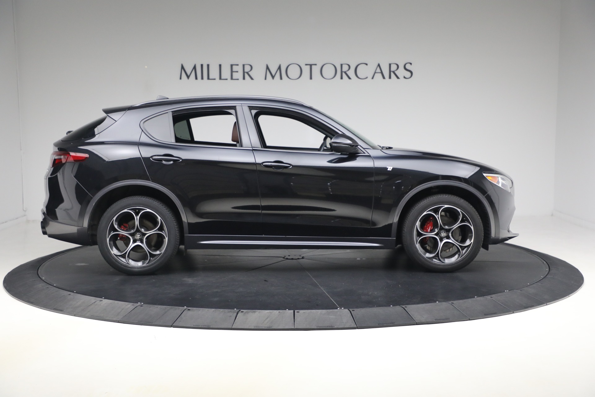 Used-2023-Alfa-Romeo-Stelvio-Ti